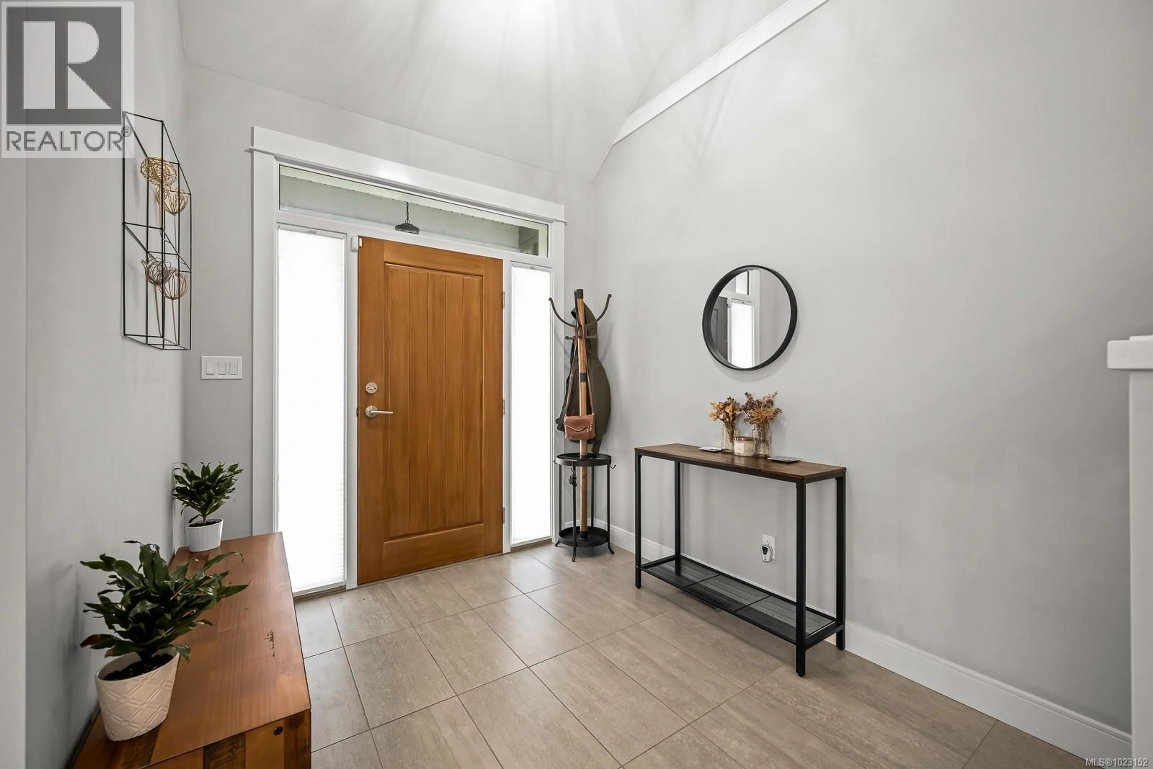 Indoor entryway for 2373 BROOKFIELD DRIVE, Courtenay British Columbia V9N0E6