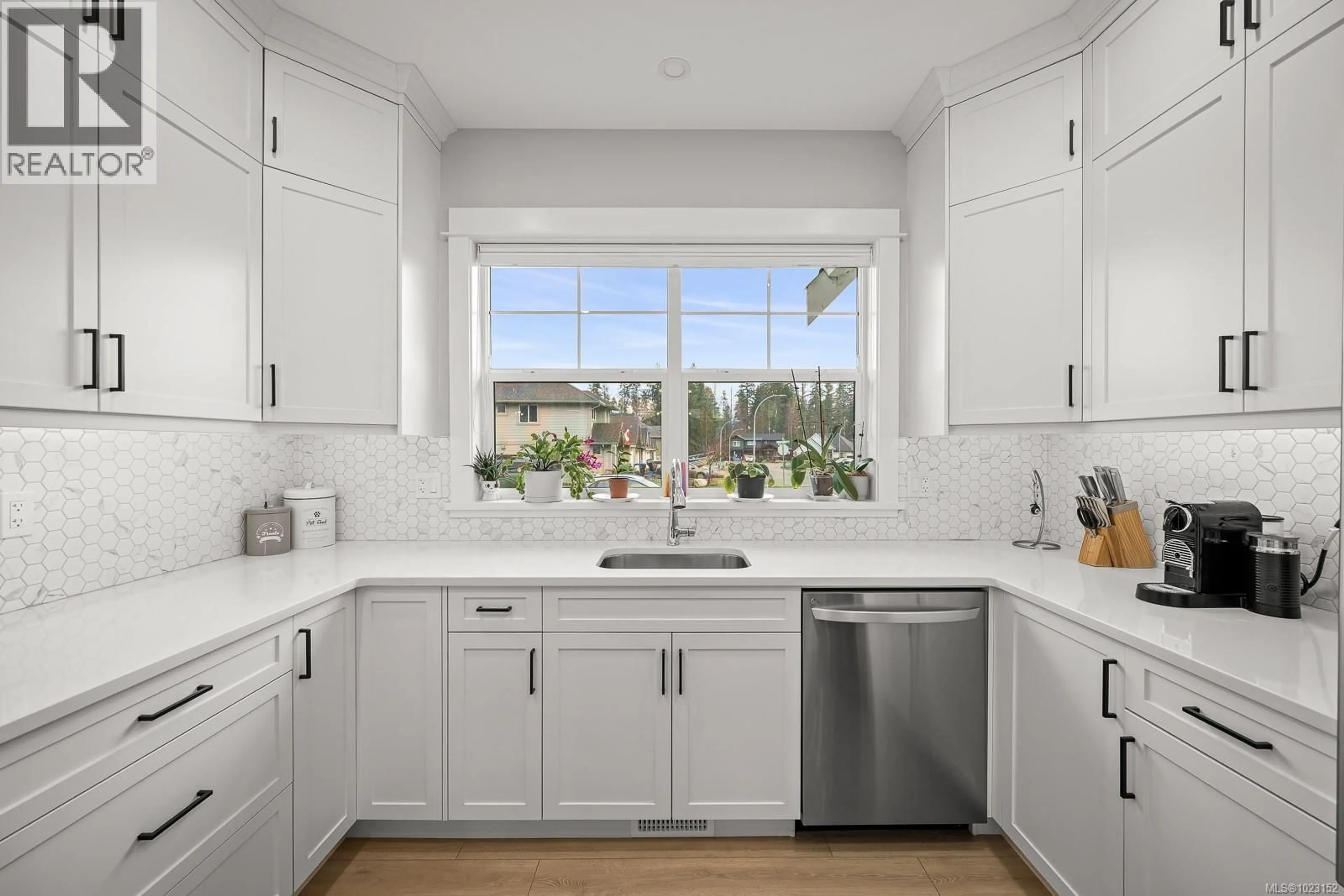 Contemporary kitchen, ceramic/tile floor for 2373 BROOKFIELD DRIVE, Courtenay British Columbia V9N0E6