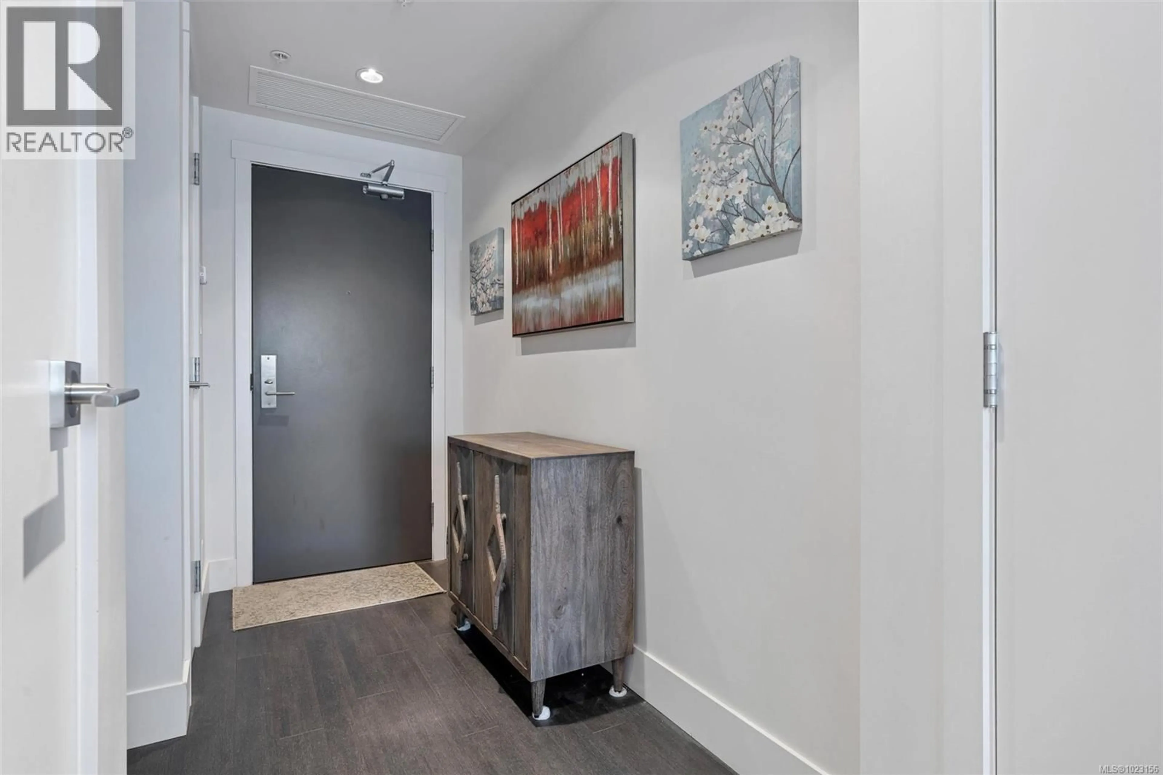 Indoor entryway for 704 - 83 SAGHALIE ROAD, Victoria British Columbia V9A0E7