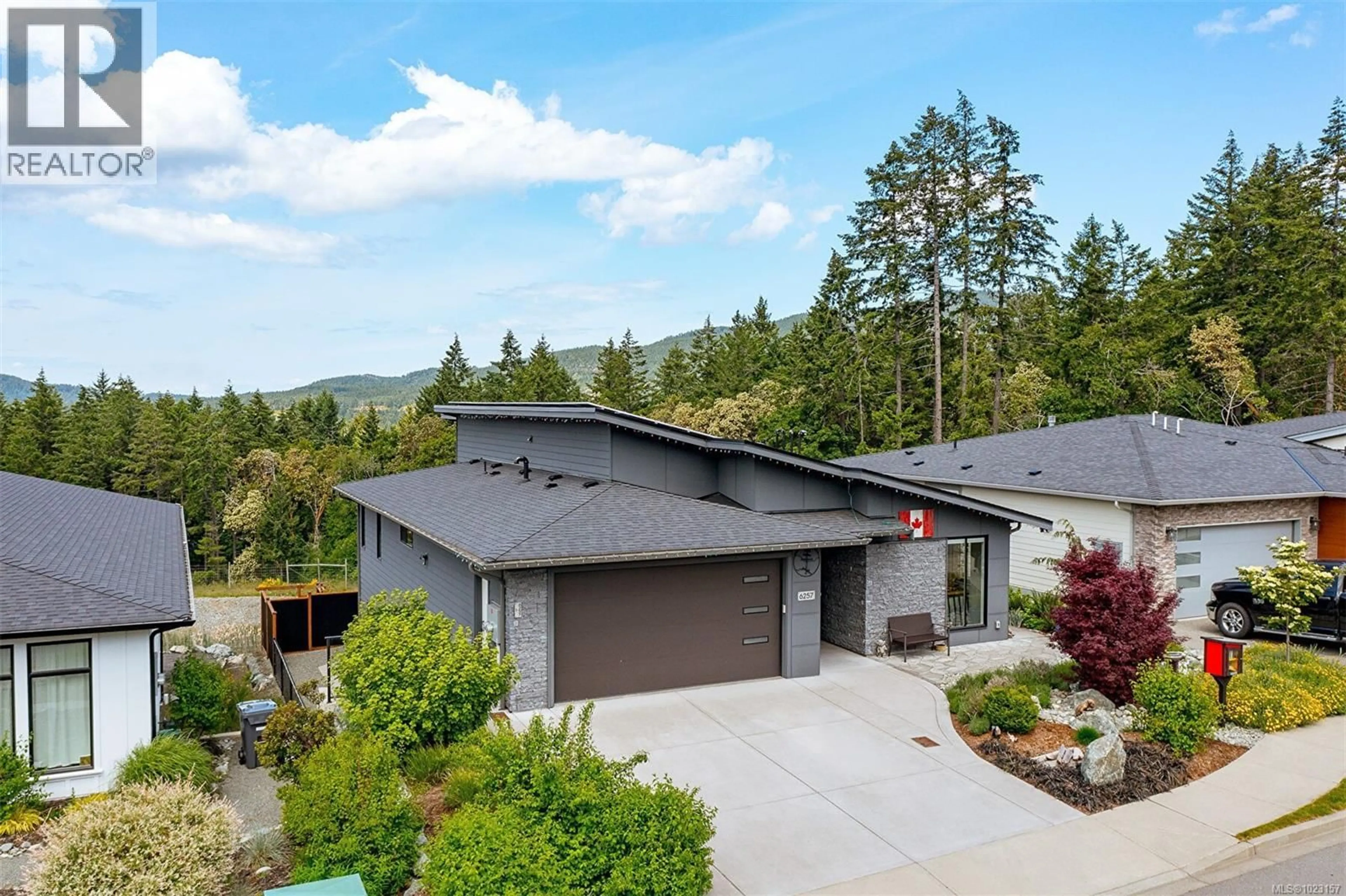 A pic from outside/outdoor area/front of a property/back of a property/a pic from drone, mountain view for 6257 HIGHWOOD DRIVE, Duncan British Columbia V9L0H5