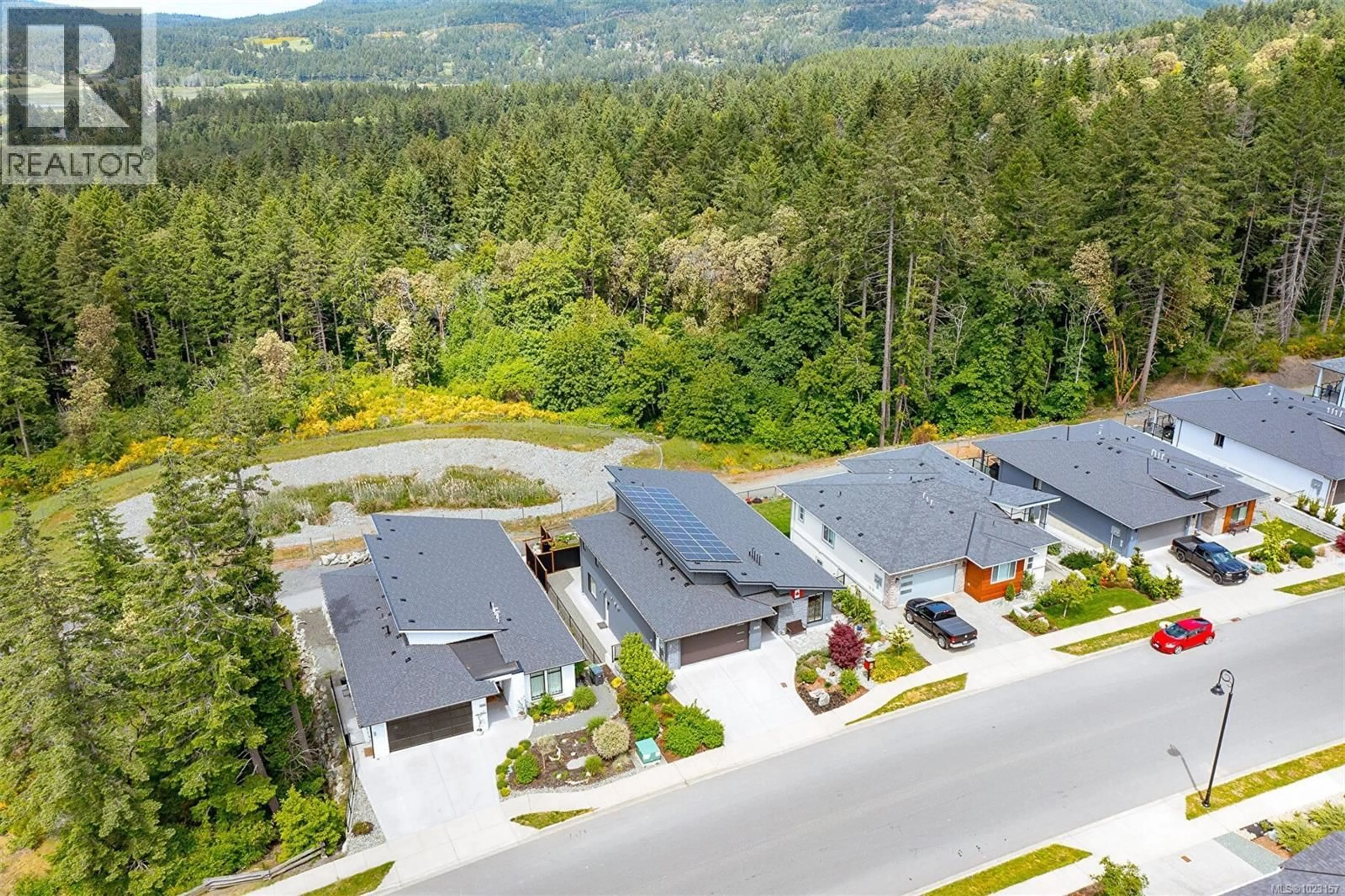 A pic from outside/outdoor area/front of a property/back of a property/a pic from drone, mountain view for 6257 HIGHWOOD DRIVE, Duncan British Columbia V9L0H5