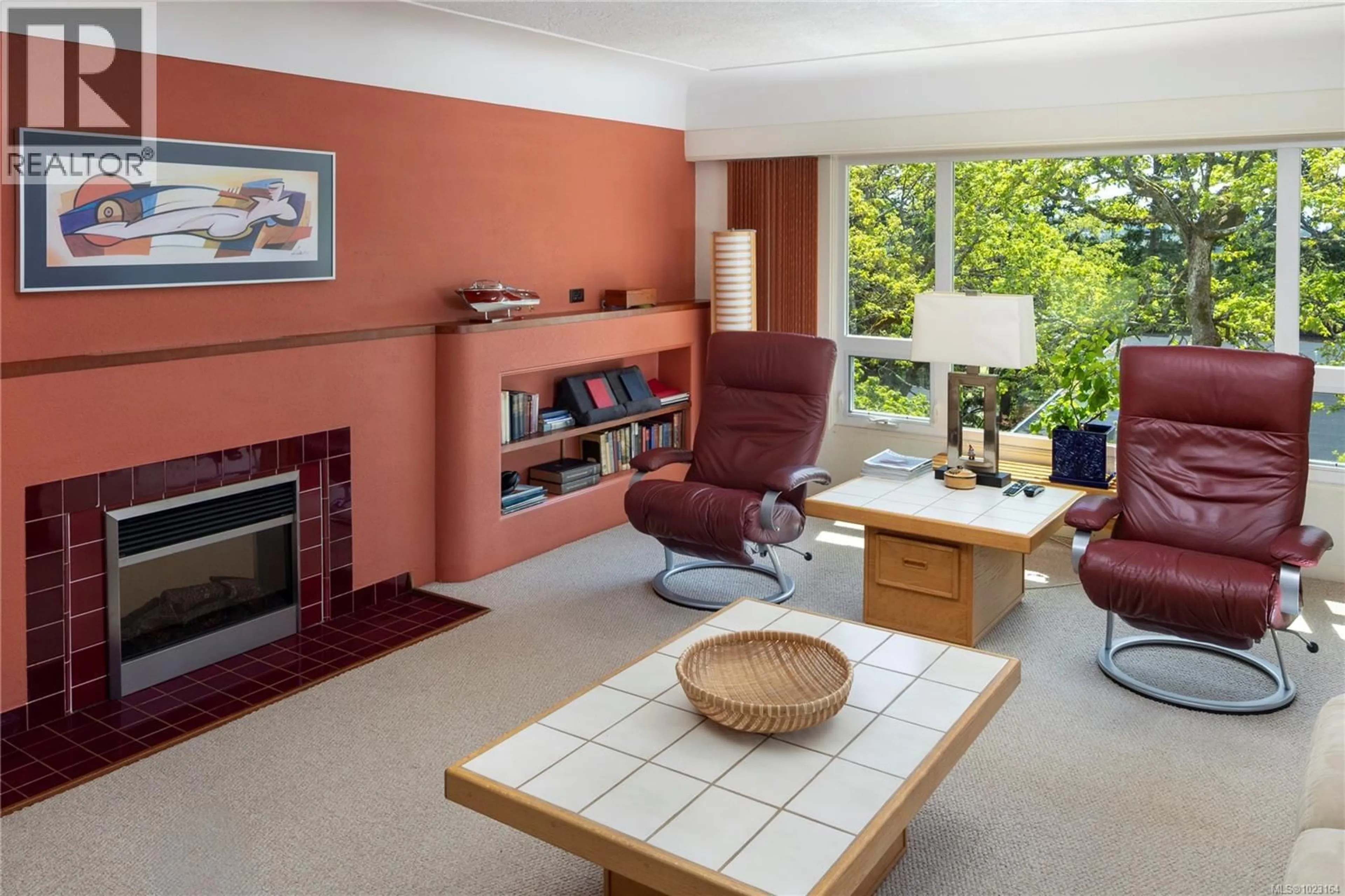 Living room with furniture, unknown for 3815 WILKINSON ROAD, Saanich British Columbia V8Z5A3