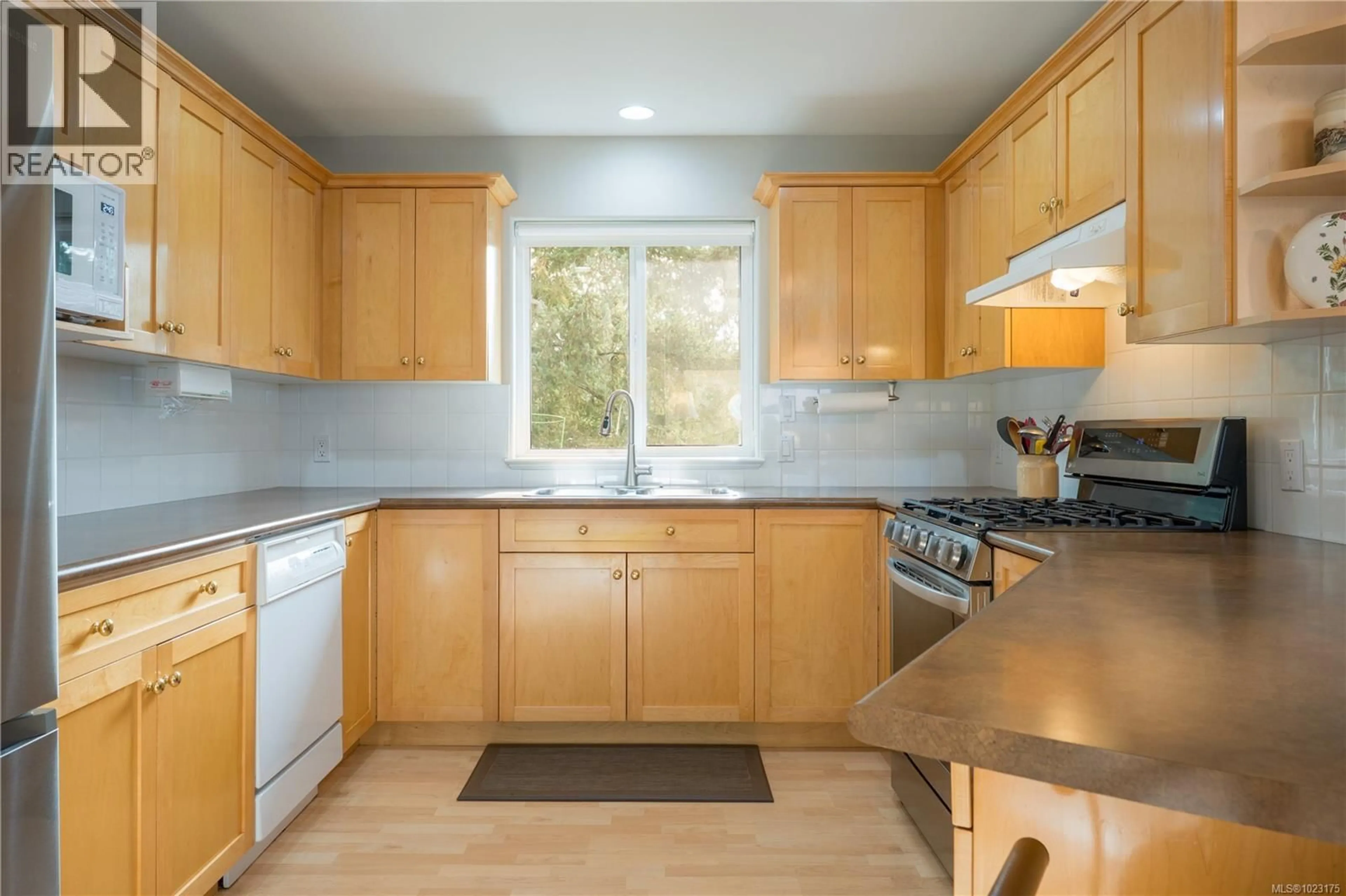 Standard kitchen, unknown for 5027 TIFFANY PLACE, Nanaimo British Columbia V9T6N6
