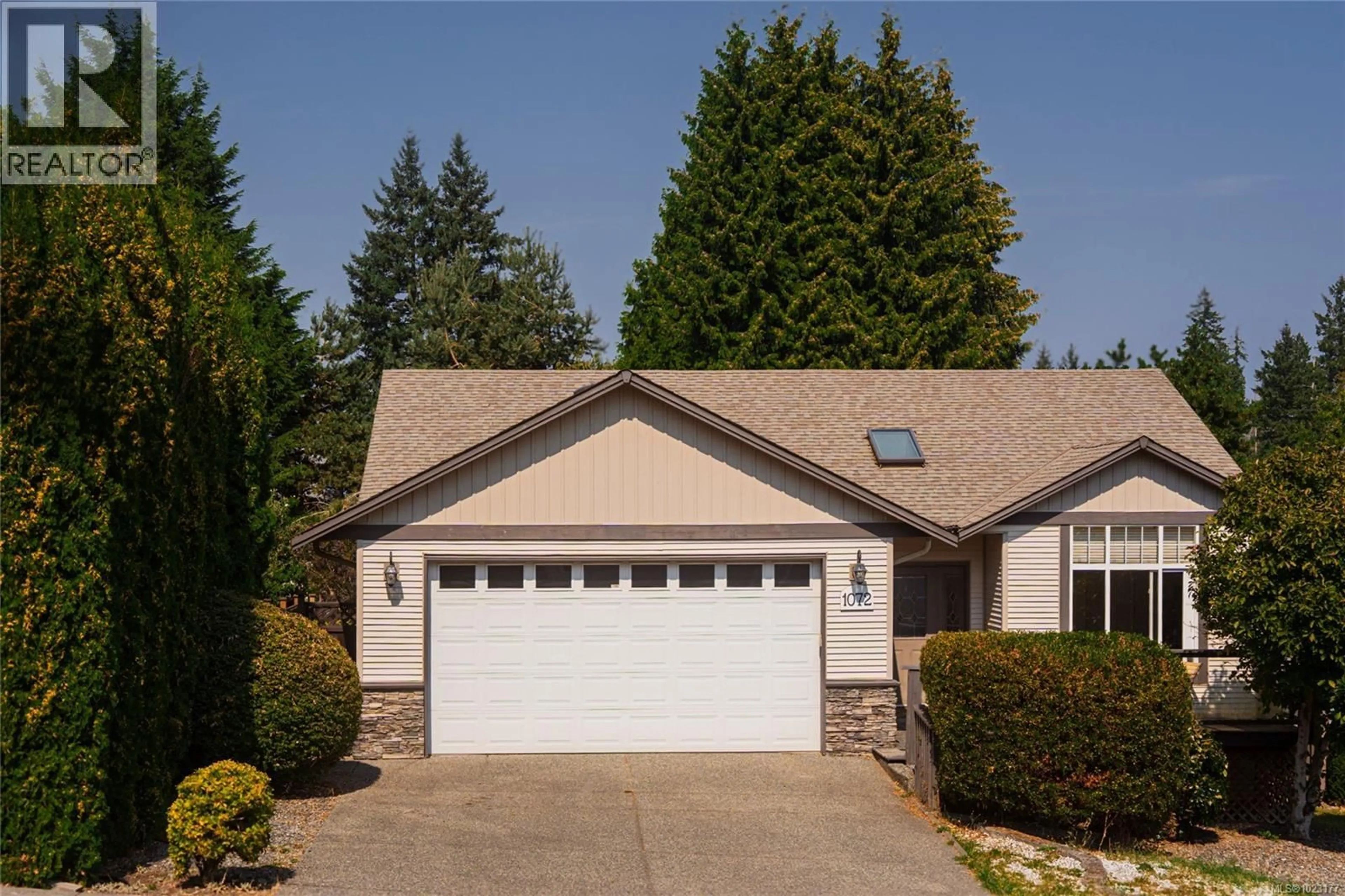 Home with vinyl exterior material, street for 1072 SILVER MOUNTAIN DRIVE, Nanaimo British Columbia V9R7E2