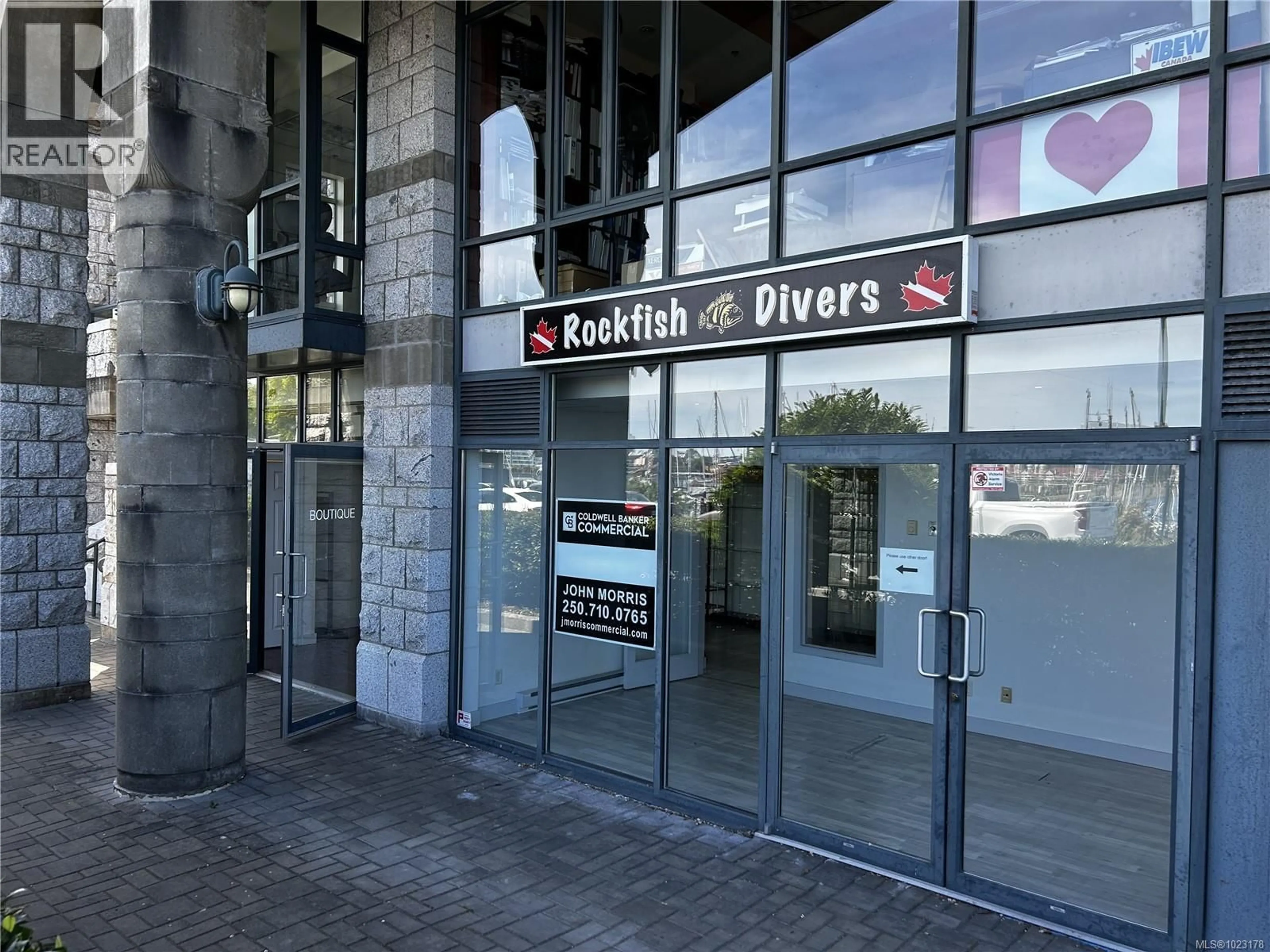 Indoor foyer for 102 - 19 DALLAS ROAD, Victoria British Columbia V8V5A6