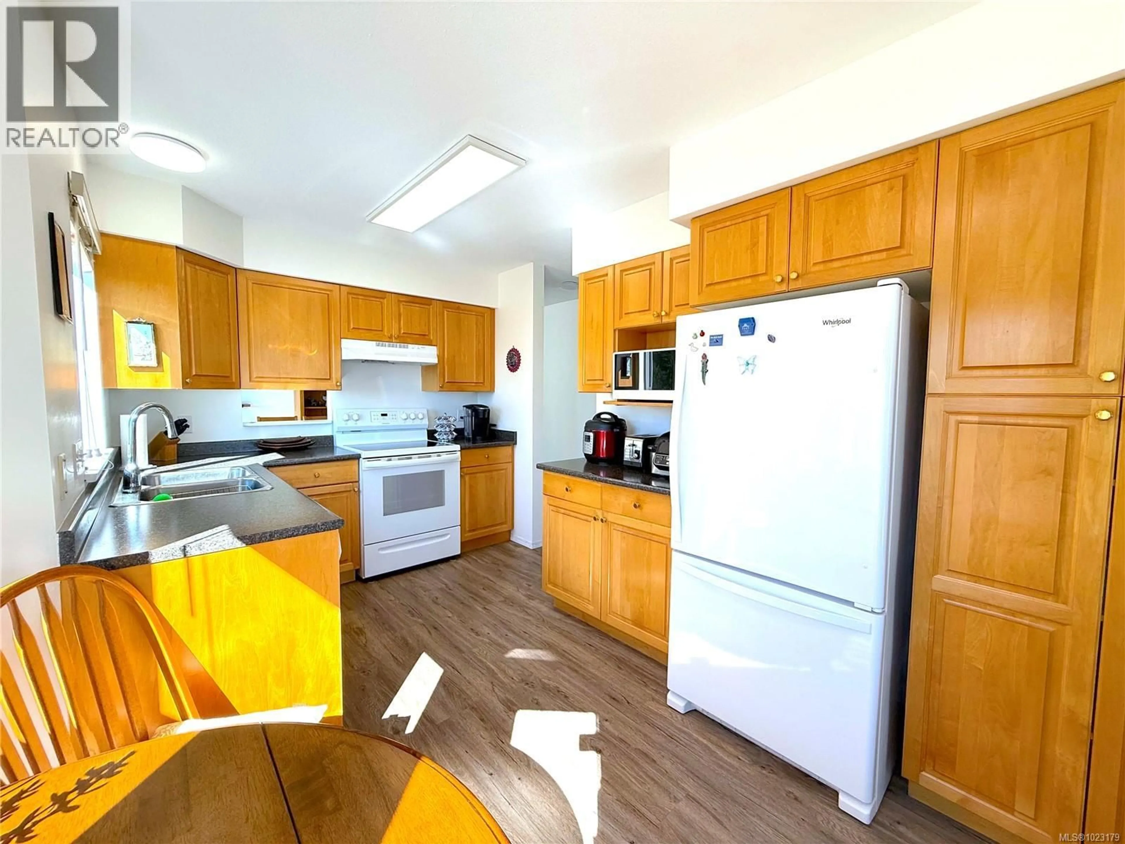 Standard kitchen, unknown for 201 - 1216 ISLAND HIGHWAY SOUTH, Campbell River British Columbia V9W1B5