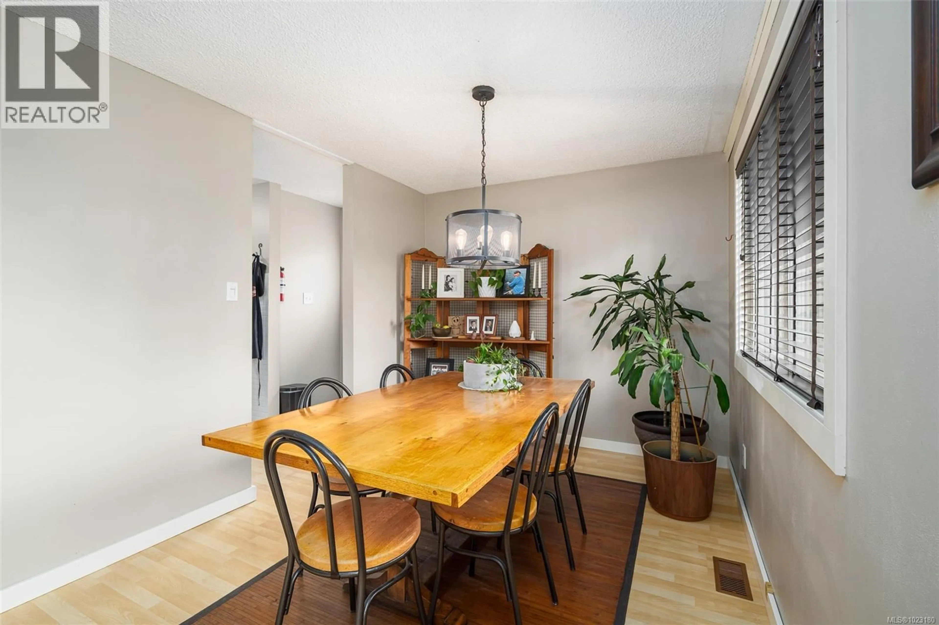 Dining room, wood/laminate floor for 561 MCMILLAN DRIVE, Sayward British Columbia V0P1R0