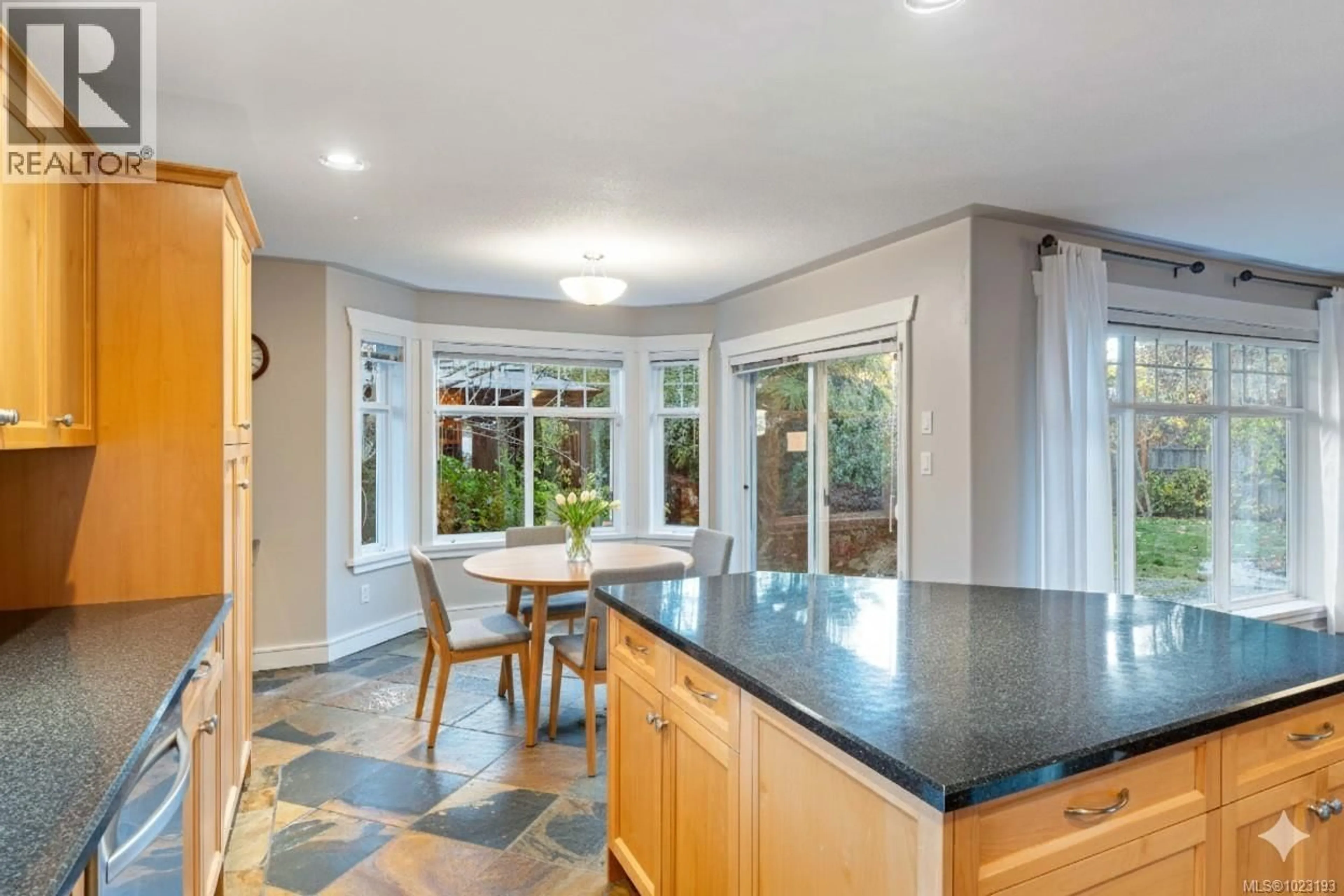 Open concept kitchen, ceramic/tile floor for 610 FORSYTH AVENUE, Parksville British Columbia V9P1G9