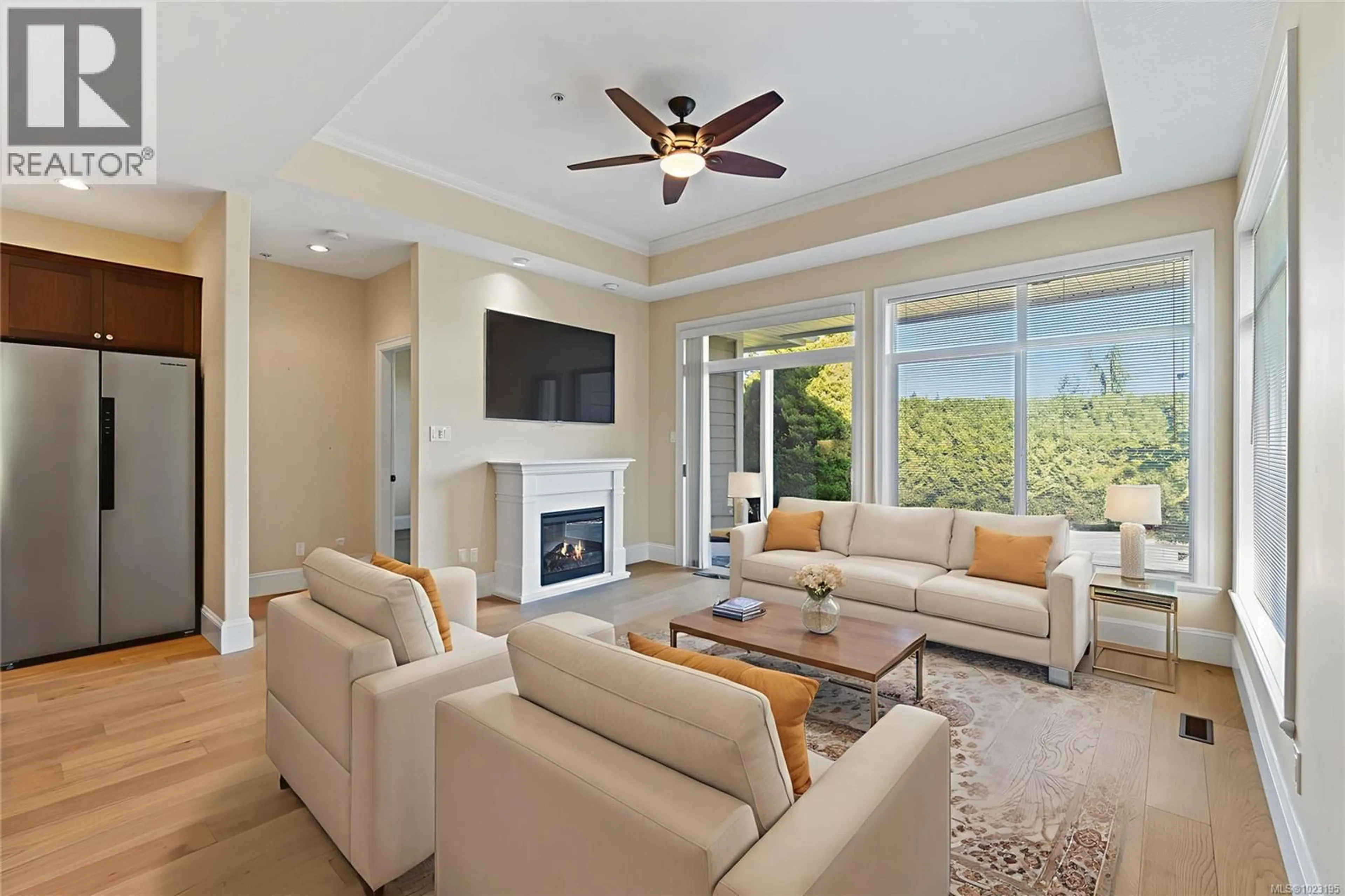 Living room with furniture, ceramic/tile floor for 25 - 447 PYM STREET SOUTH, Parksville British Columbia V9P2H9