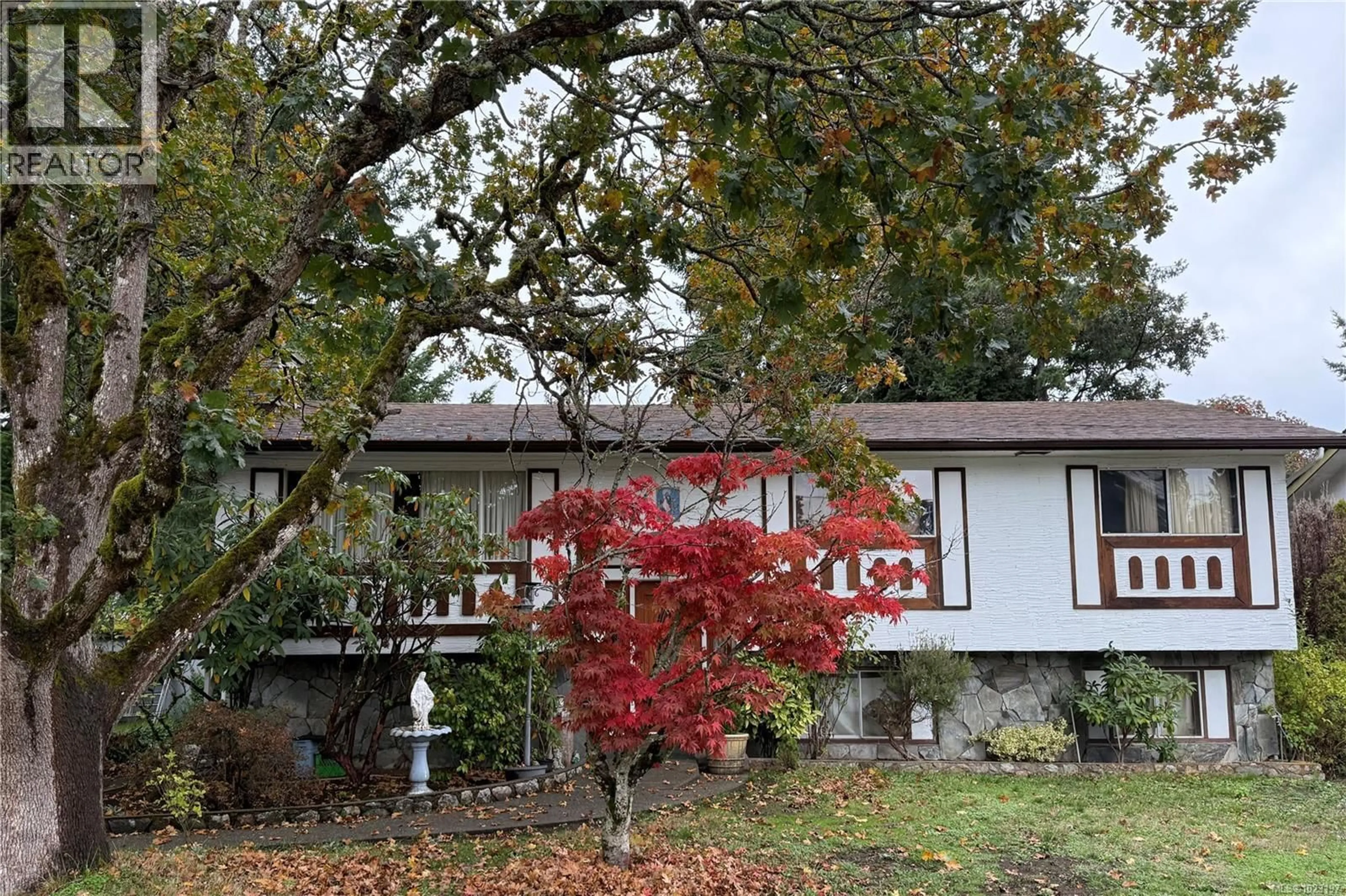 Home with vinyl exterior material, street for 2929 DICKERSON PLACE, Colwood British Columbia V9B2G8