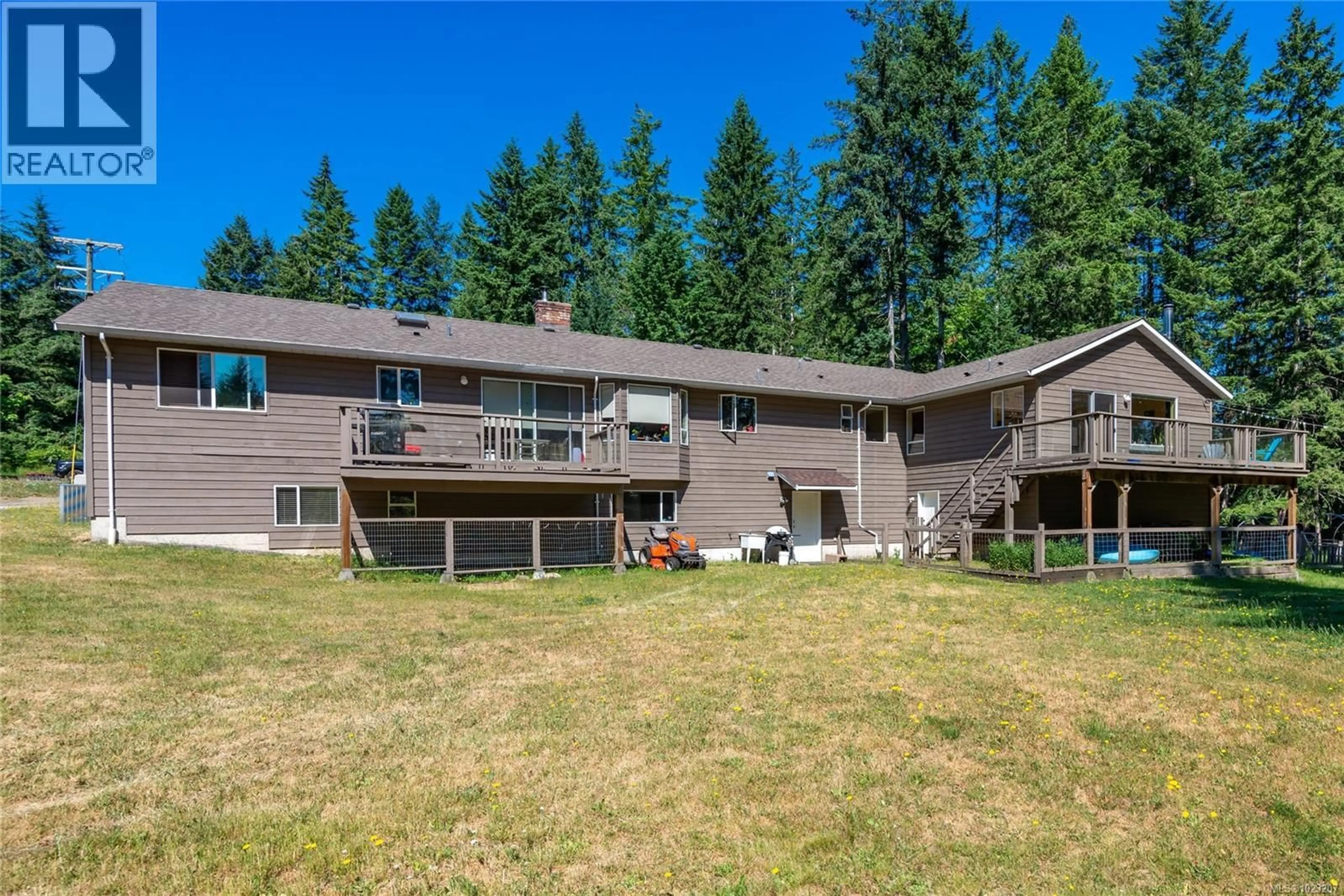 A pic from outside/outdoor area/front of a property/back of a property/a pic from drone, unknown for 8598 ISLAND HIGHWAY NORTH, Black Creek British Columbia V9N1H3