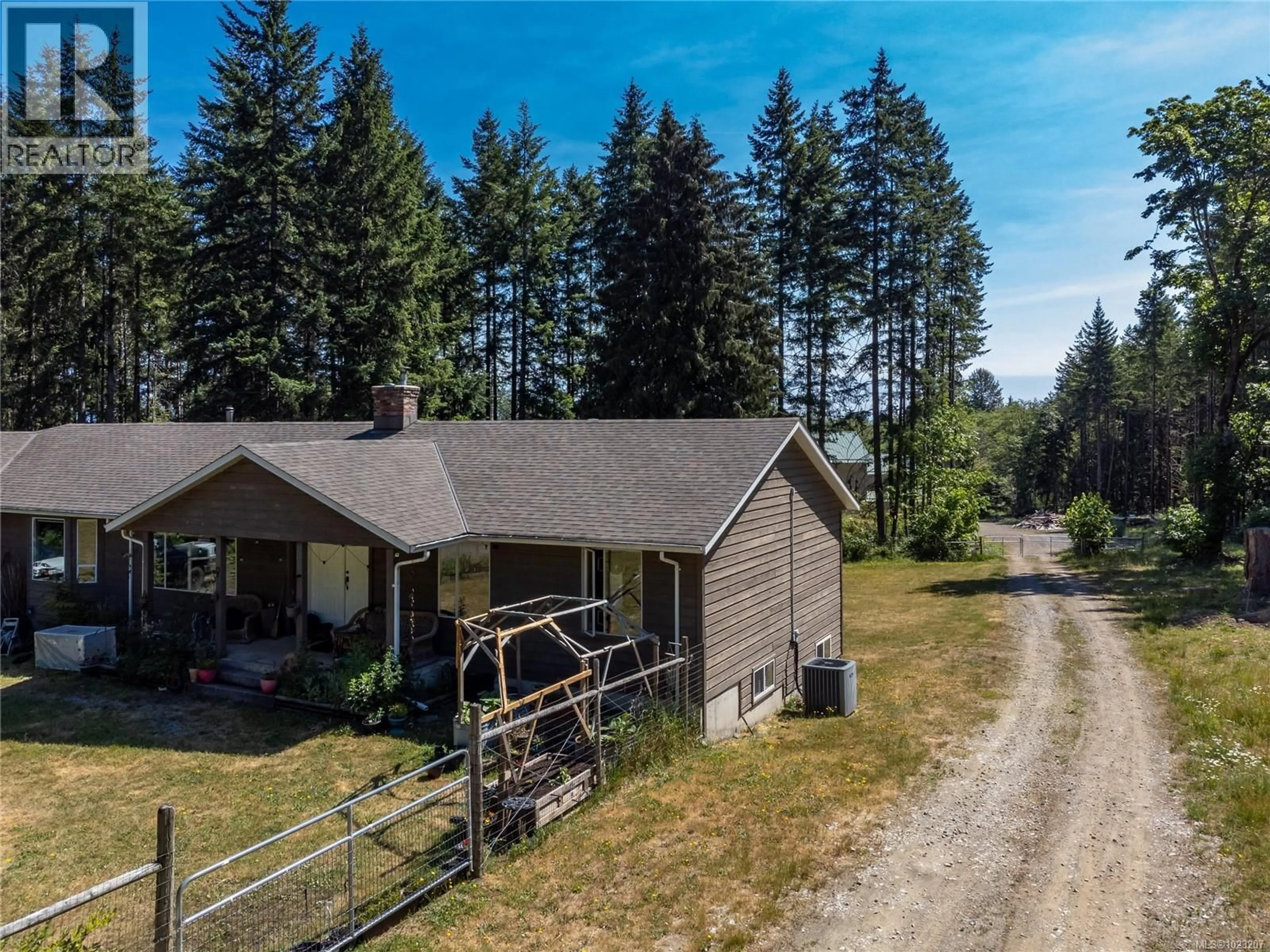 A pic from outside/outdoor area/front of a property/back of a property/a pic from drone, unknown for 8598 ISLAND HIGHWAY NORTH, Black Creek British Columbia V9N1H3