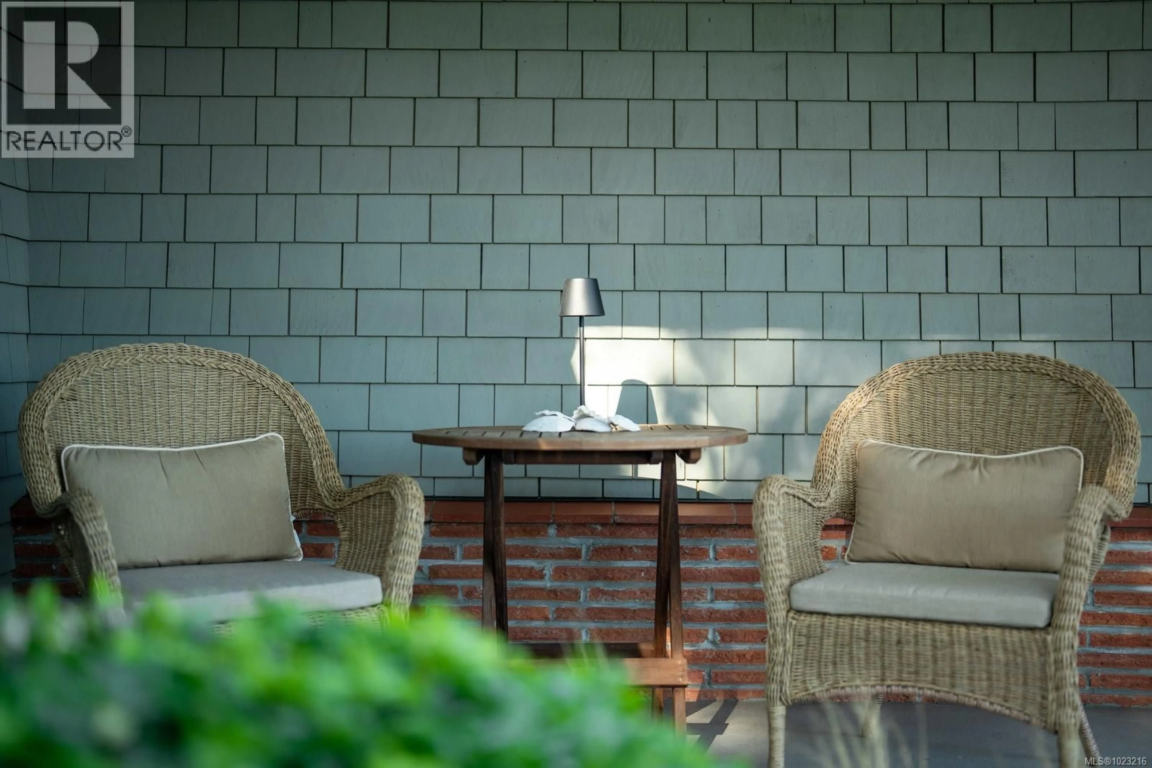 Patio, street for 2944 TUDOR AVENUE, Saanich British Columbia V8N1M1