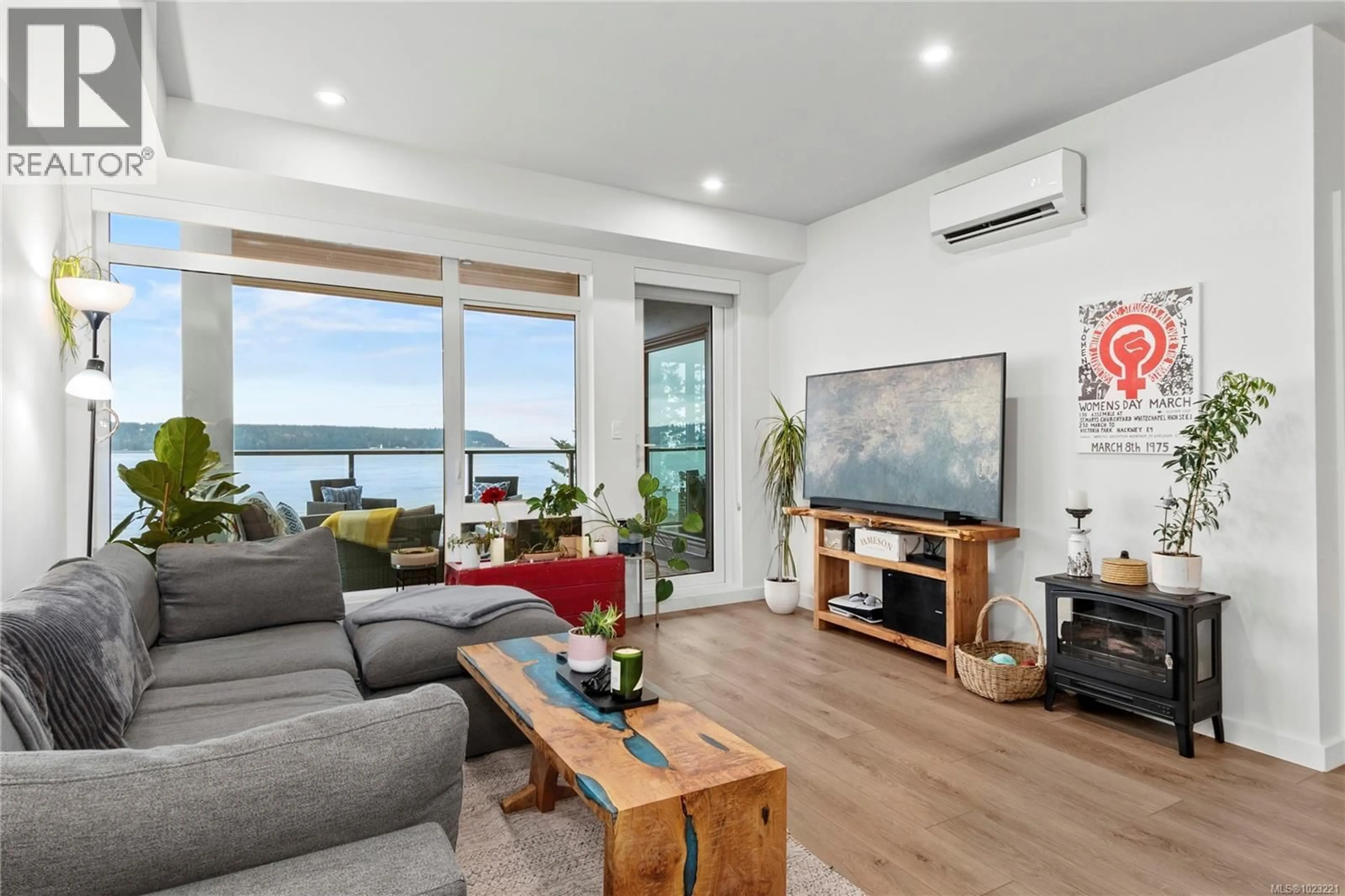 Living room with furniture, unknown for 502 - 684 ISLAND HIGHWAY SOUTH, Campbell River British Columbia V9W1A6