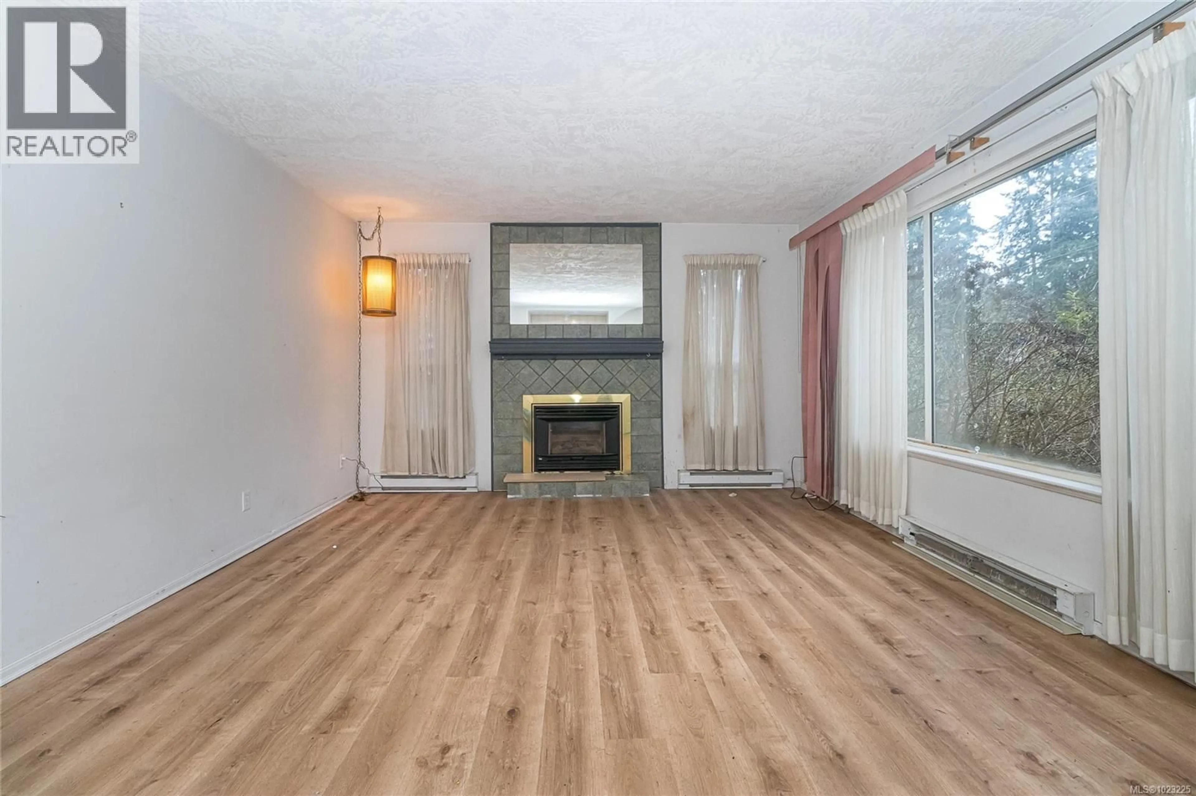 Living room with furniture, wood/laminate floor for A & B - 706 DONOVAN AVENUE, Colwood British Columbia V9B2A3