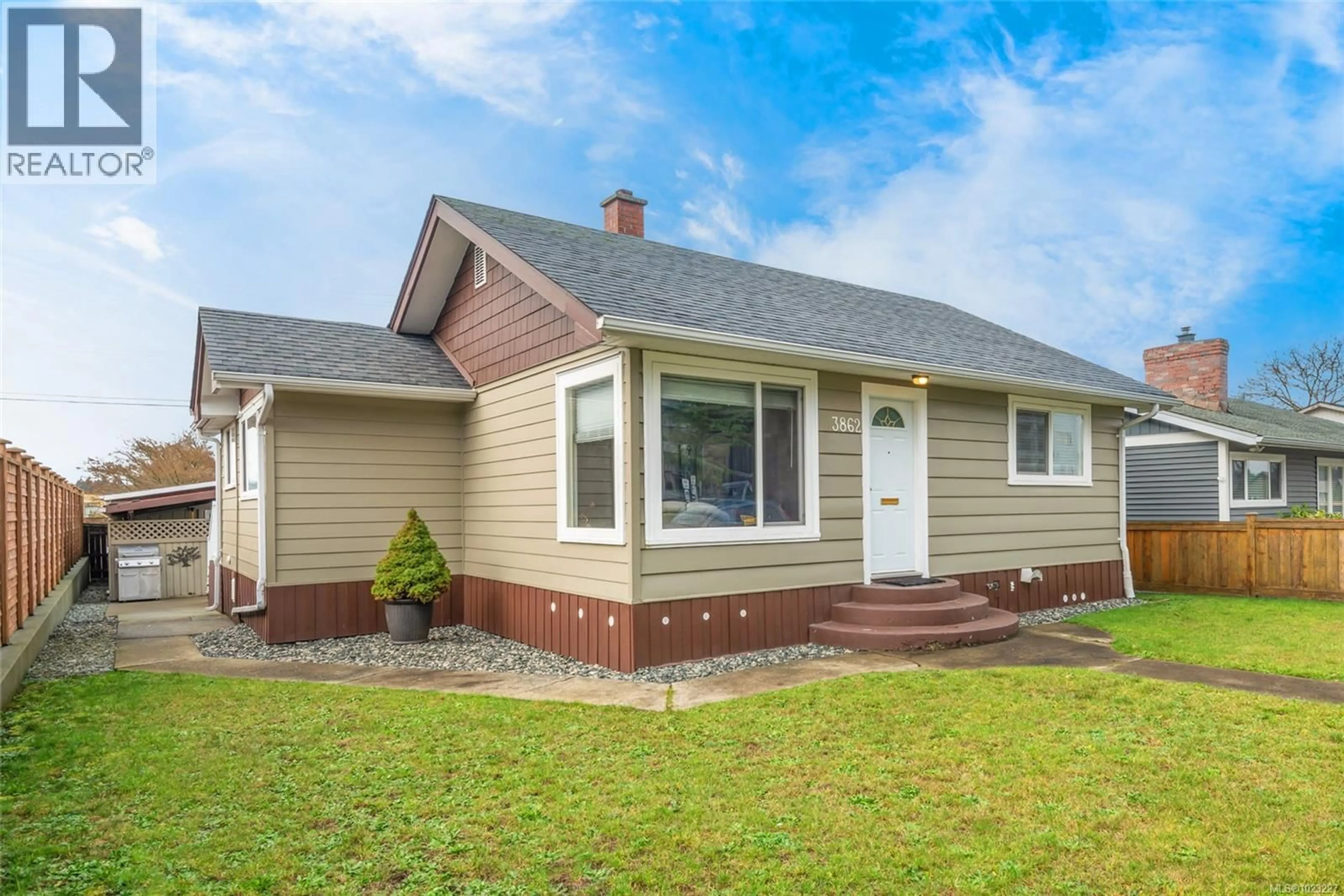 Home with vinyl exterior material, street for 3862 10TH AVENUE, Port Alberni British Columbia V9Y4W7