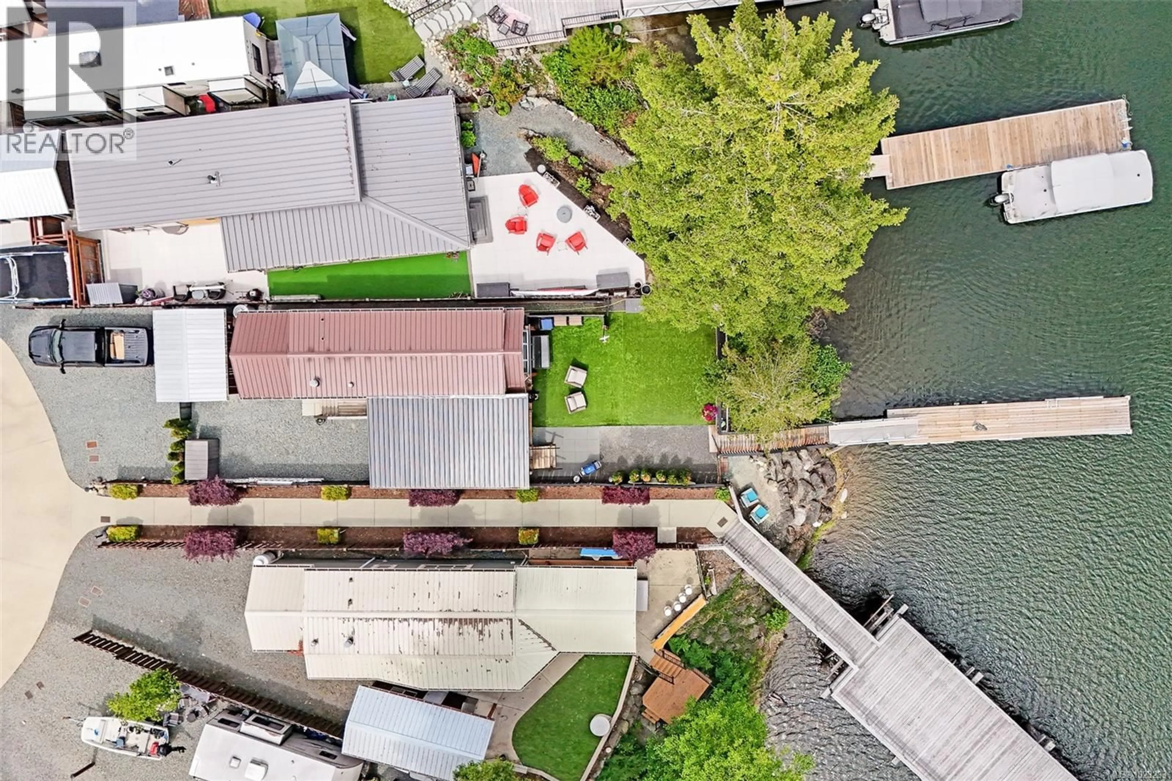 A pic from outside/outdoor area/front of a property/back of a property/a pic from drone, city buildings view from balcony for 10 - 10750 CENTRAL LAKE ROAD, Port Alberni British Columbia V9Y8Z2
