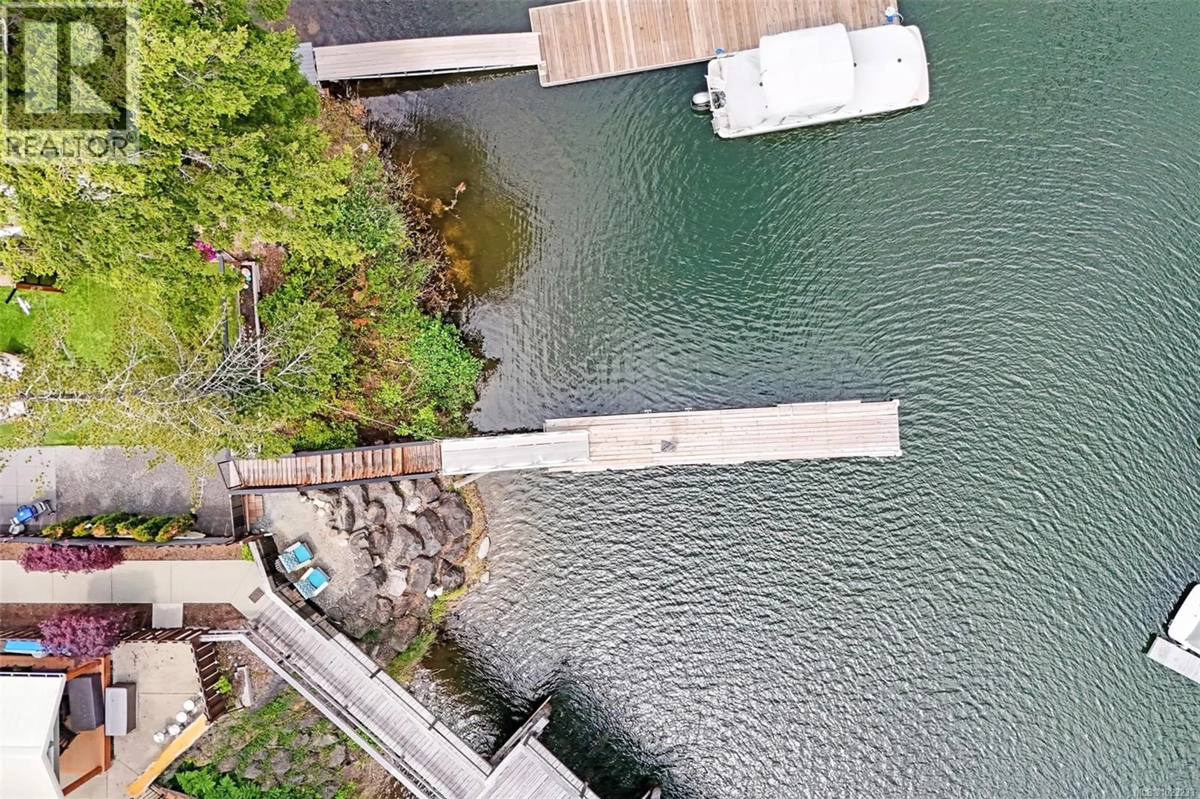 A pic from outside/outdoor area/front of a property/back of a property/a pic from drone, water/lake/river/ocean view for 10 - 10750 CENTRAL LAKE ROAD, Port Alberni British Columbia V9Y8Z2