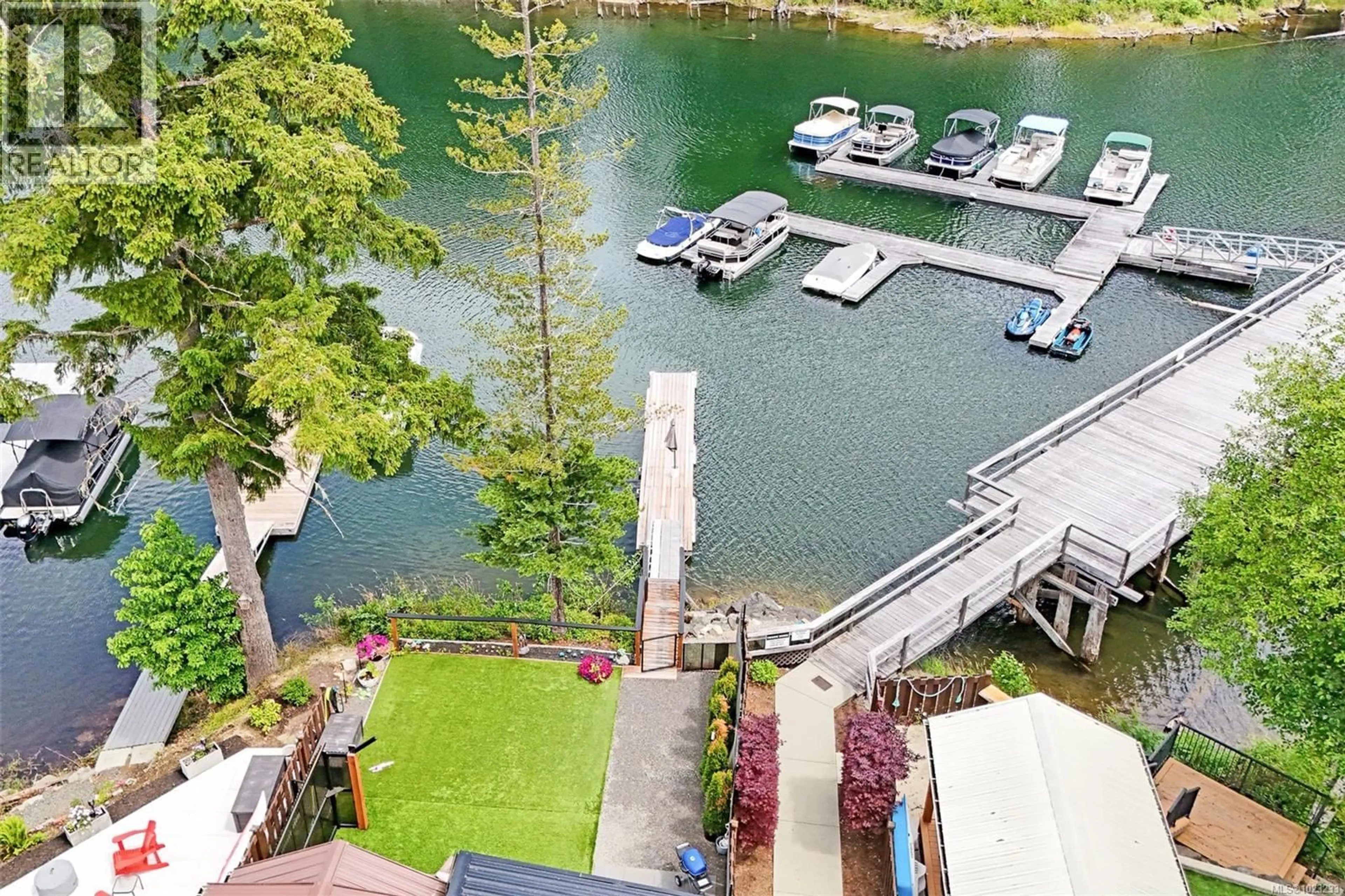 A pic from outside/outdoor area/front of a property/back of a property/a pic from drone, water/lake/river/ocean view for 10 - 10750 CENTRAL LAKE ROAD, Port Alberni British Columbia V9Y8Z2