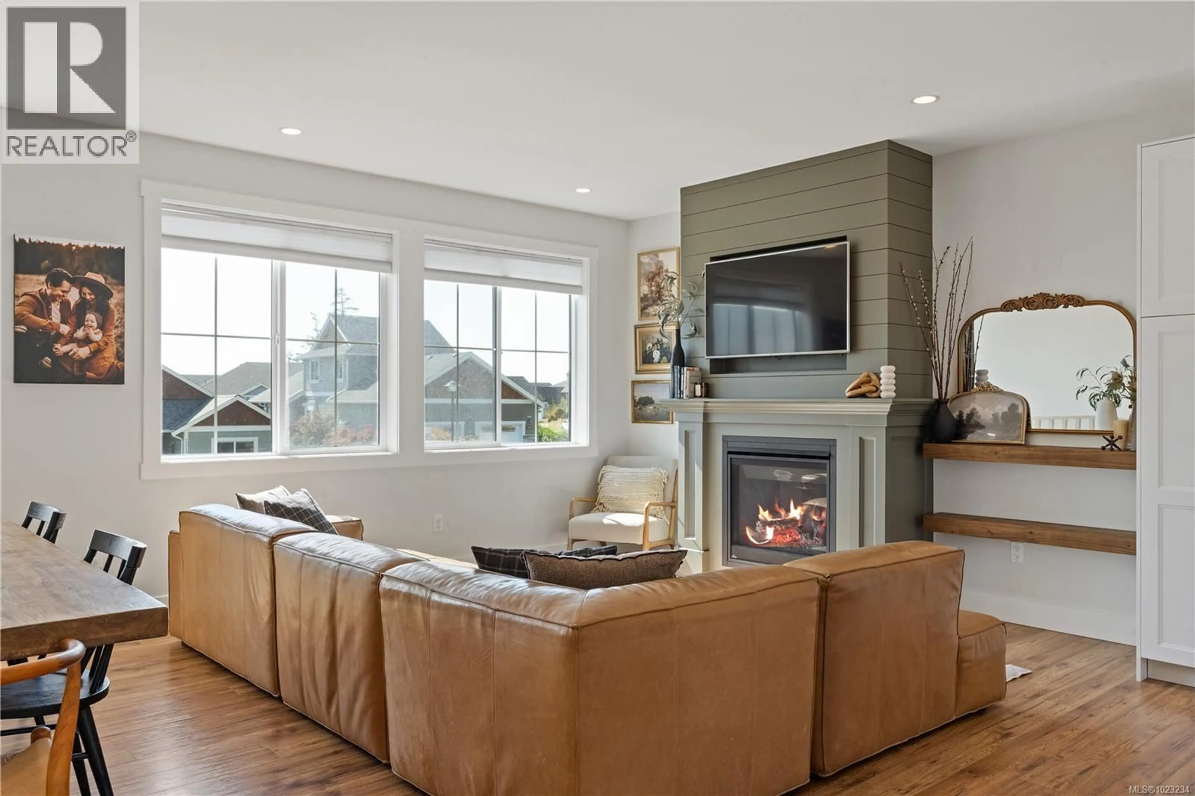 Living room with furniture, wood/laminate floor for 2316 MOUNTAIN HEIGHTS DRIVE, Sooke British Columbia V9Z1M4