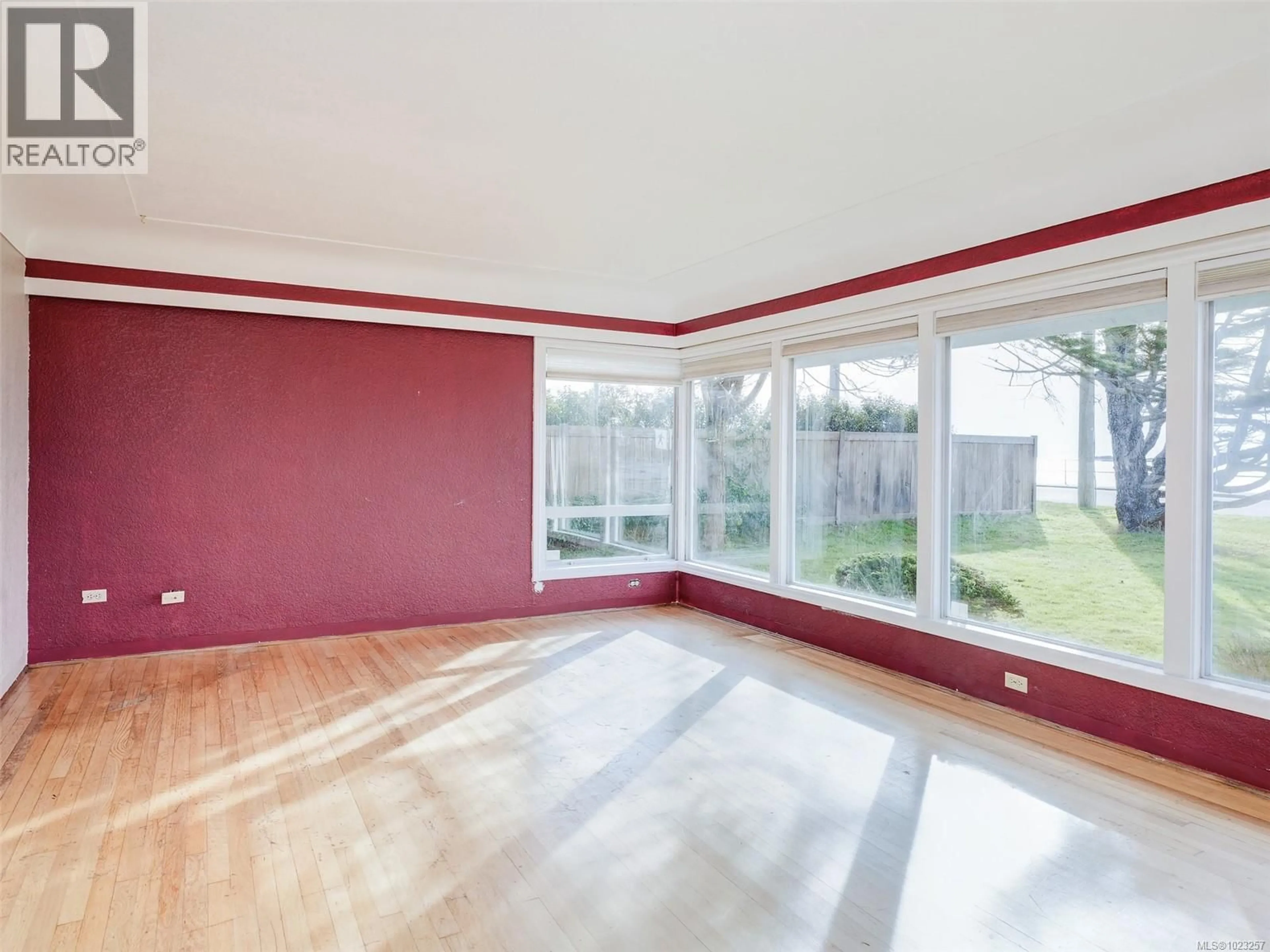 A pic of a room for 406 BEACH DRIVE, Oak Bay British Columbia V8S2M4