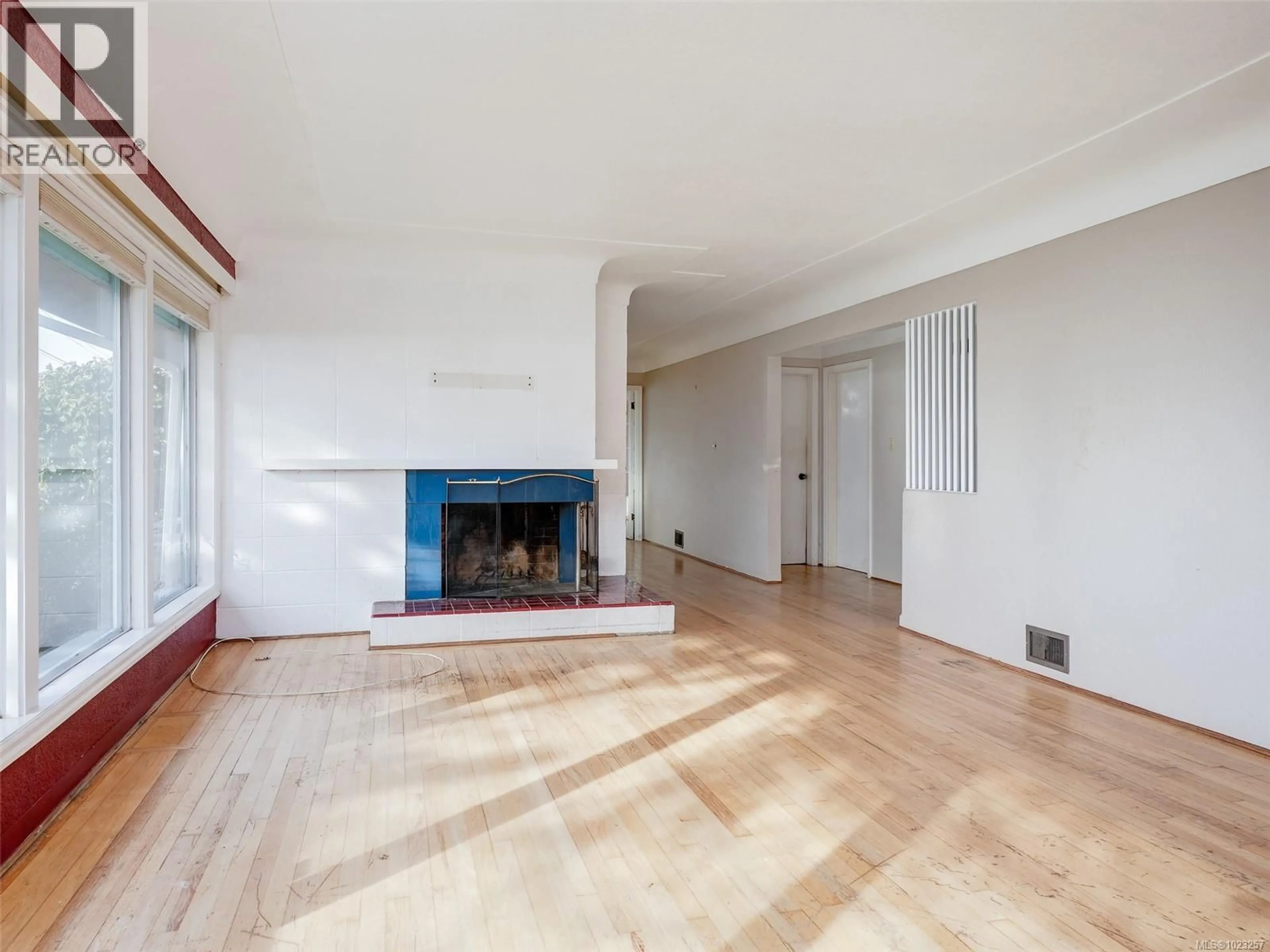 A pic of a room for 406 BEACH DRIVE, Oak Bay British Columbia V8S2M4