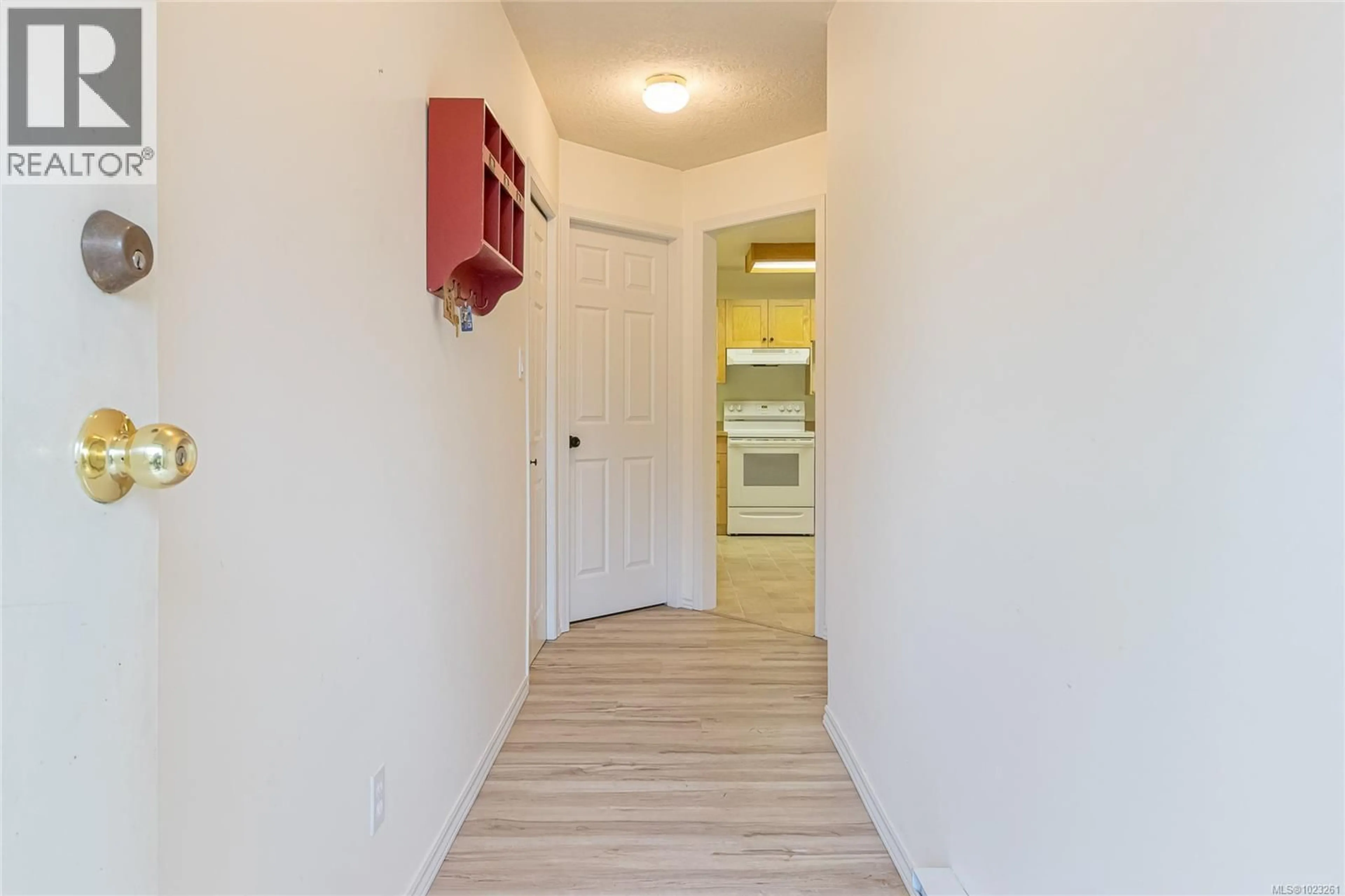 Indoor entryway for 3 - 370 CAIRNSMORE STREET, Duncan British Columbia V9L1Z7