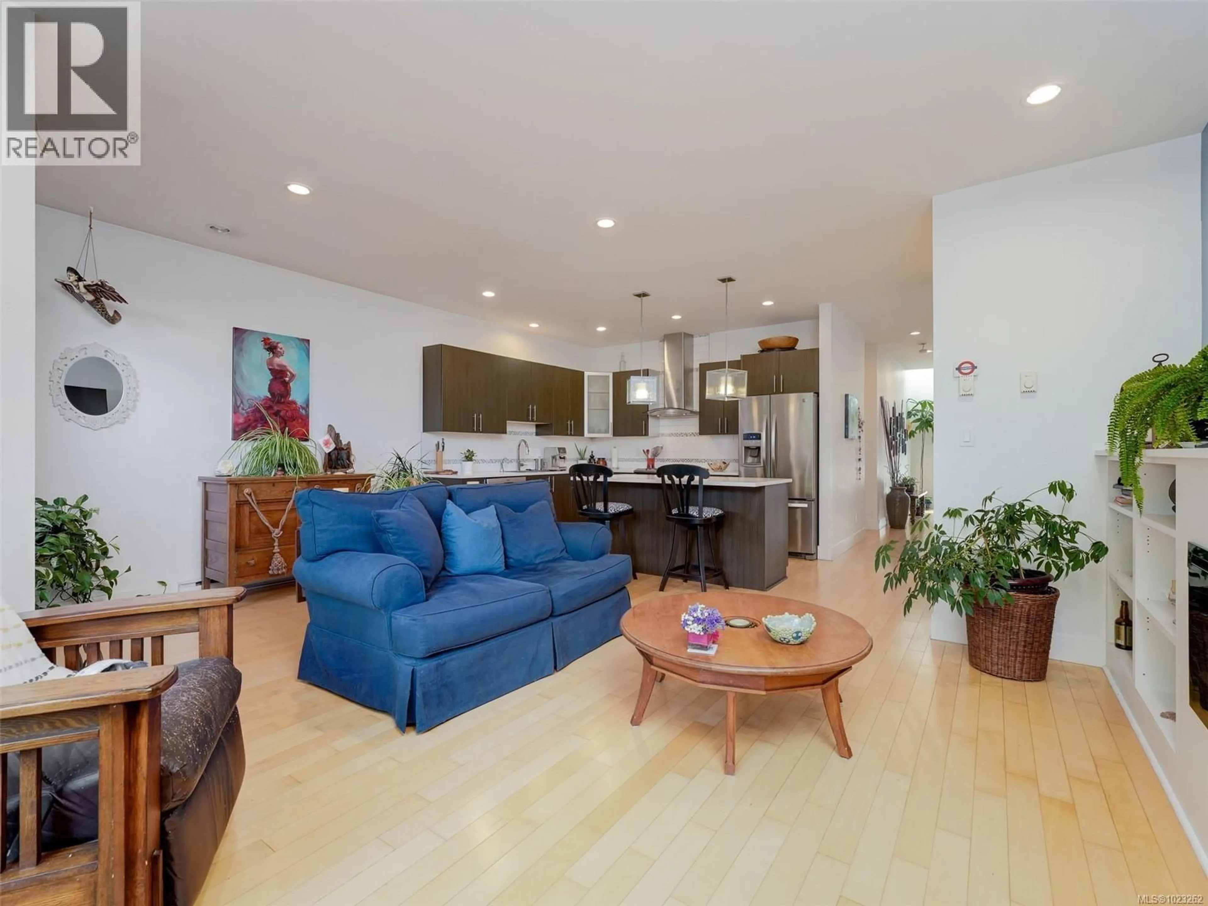 Living room with furniture, unknown for 4 - 2350 HENRY AVENUE, Sidney British Columbia V8L2B5