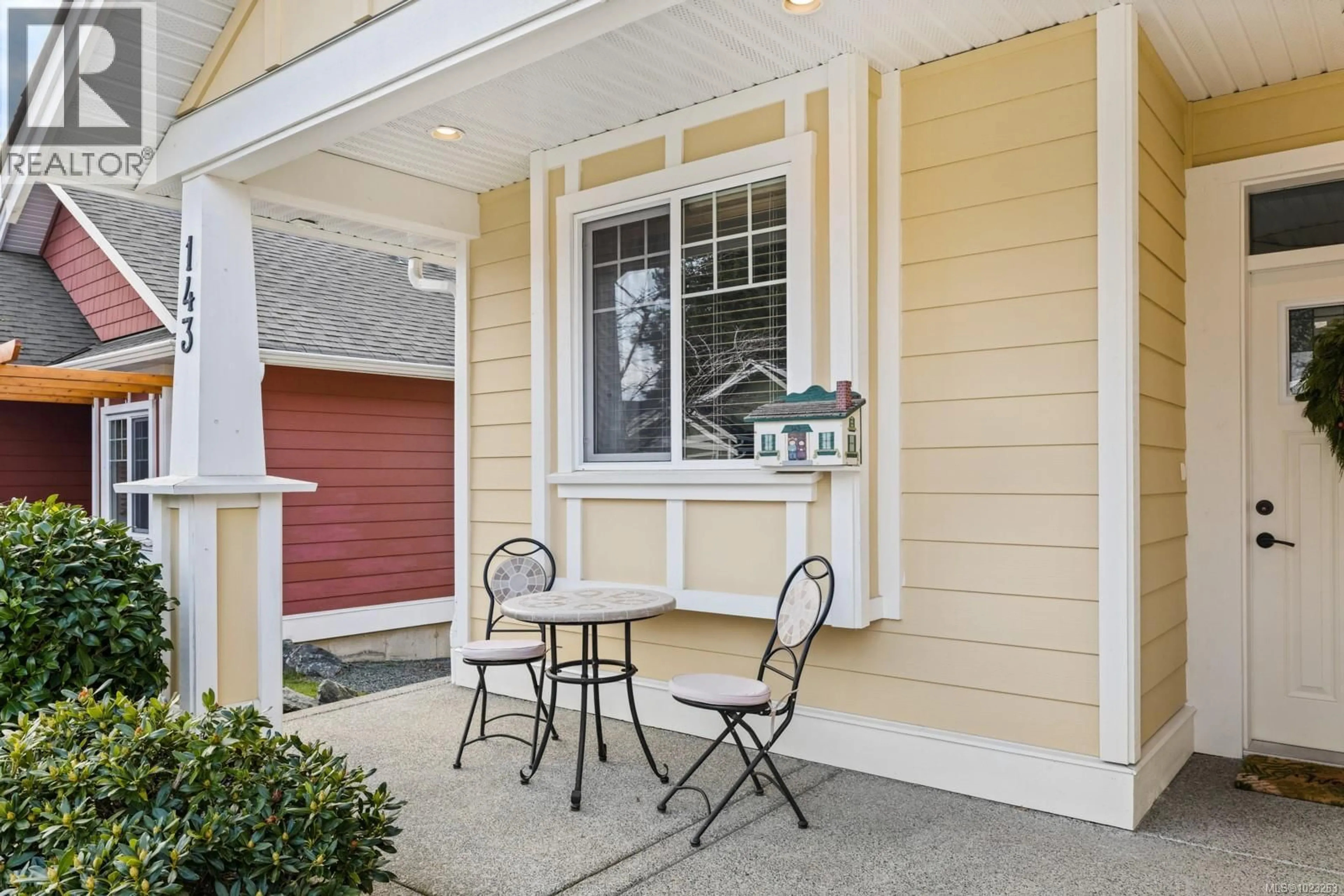 Patio, street for 143 VILLAGE WAY, Duncan British Columbia V9L0G6