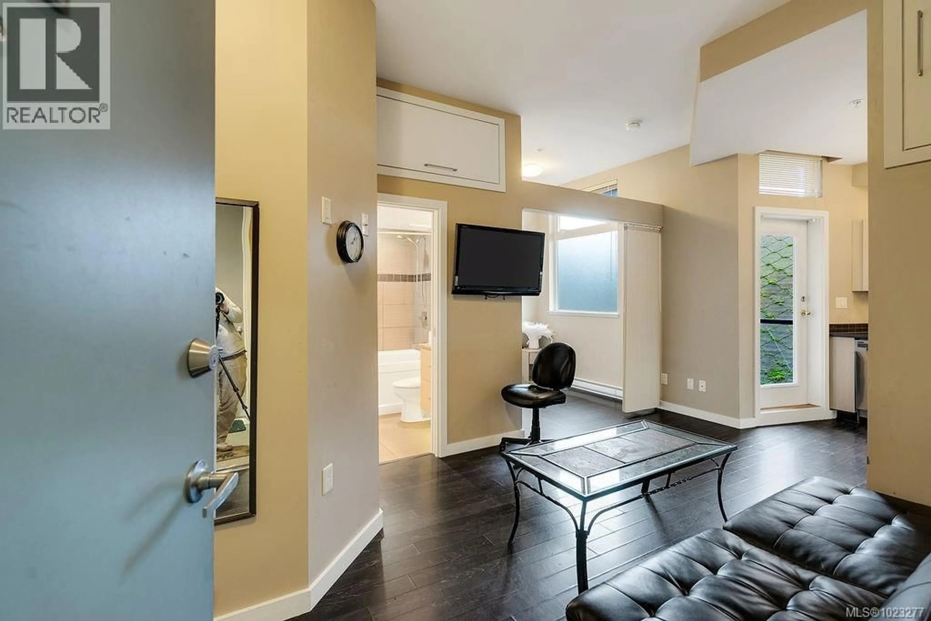 Unknown for 305 - 1121 FORT STREET, Victoria British Columbia V8V3K9