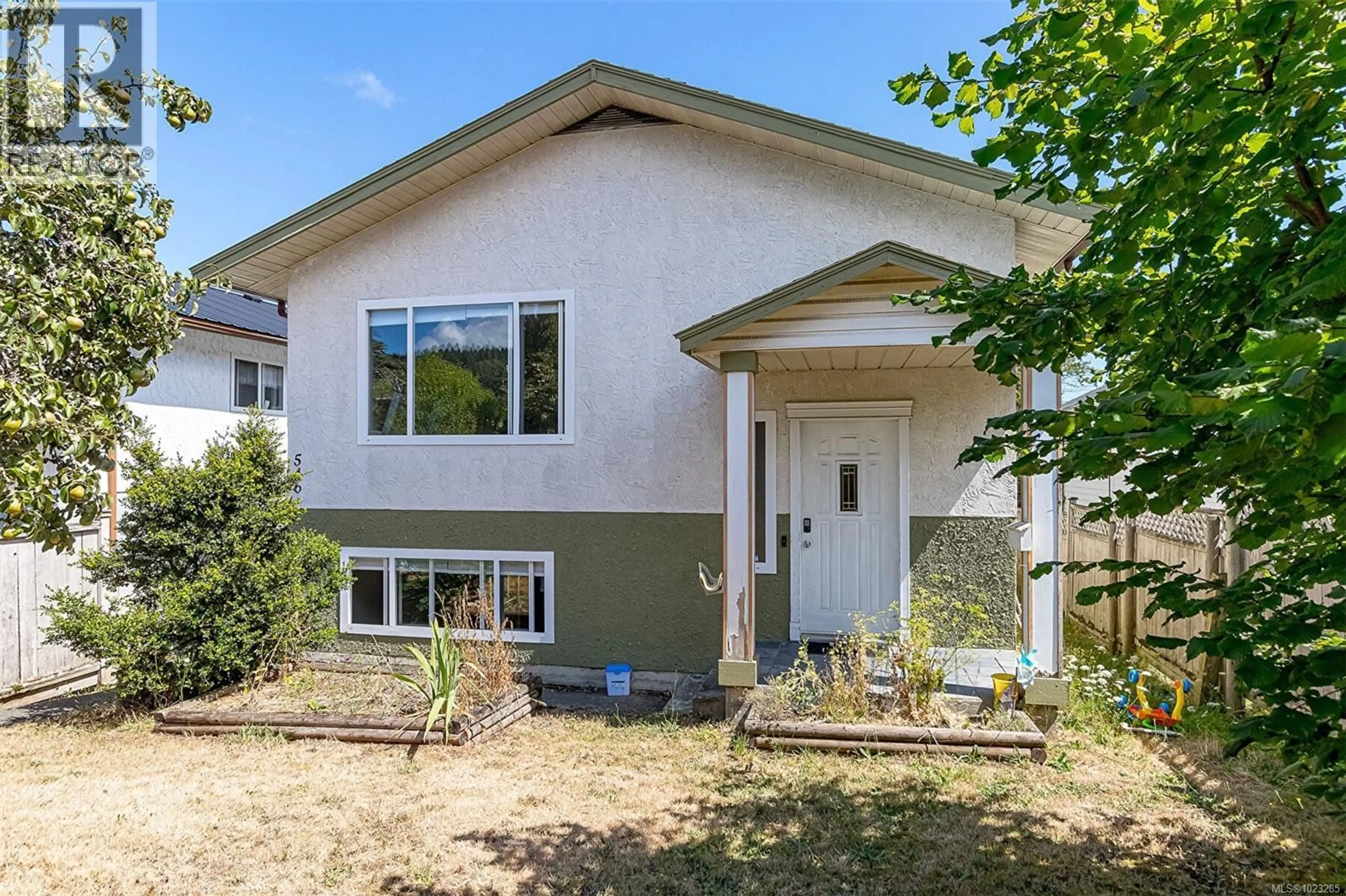 Home with vinyl exterior material, street for 546 WAKESIAH AVENUE, Nanaimo British Columbia V9R3L1