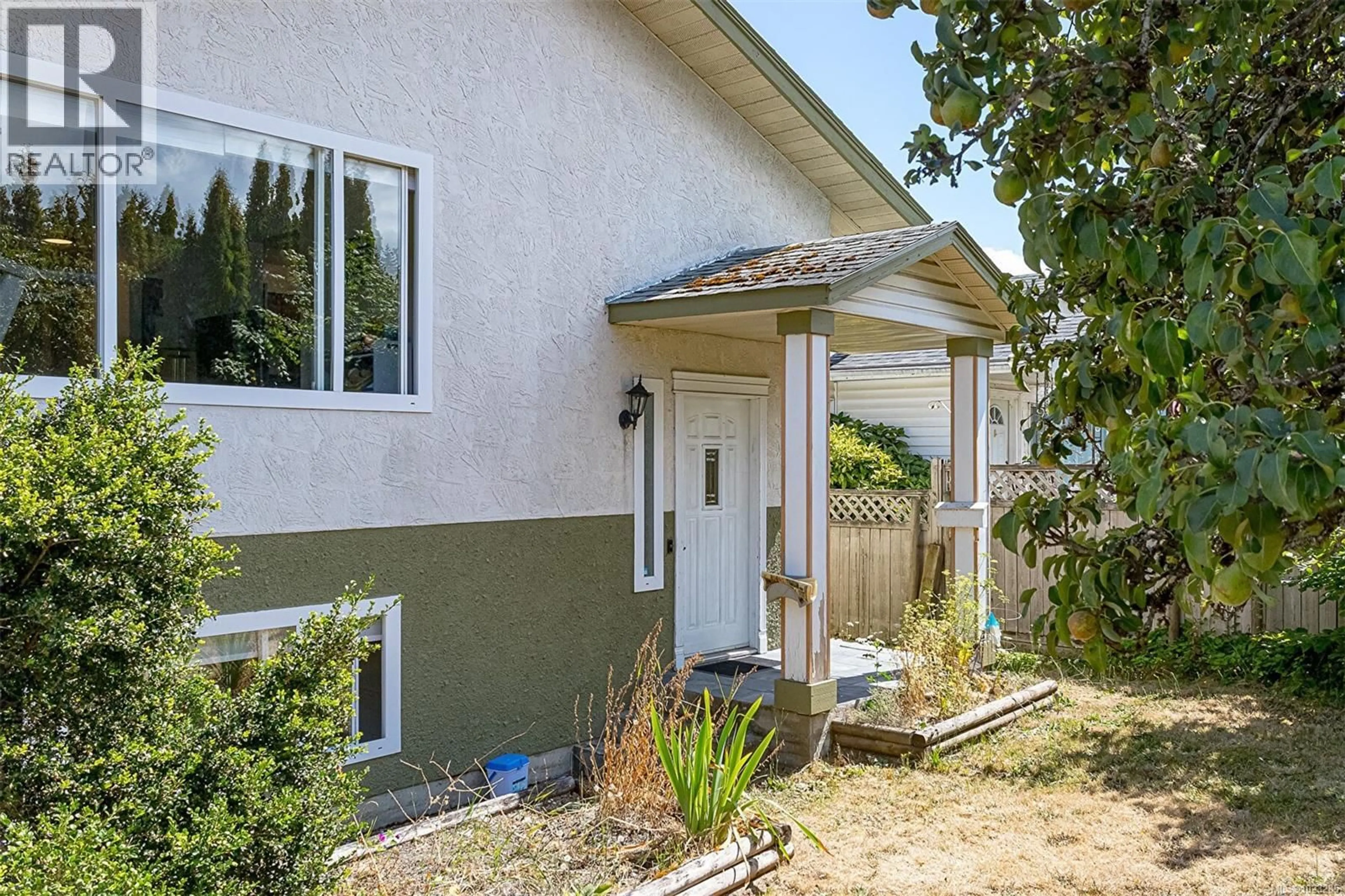 Home with vinyl exterior material, unknown for 546 WAKESIAH AVENUE, Nanaimo British Columbia V9R3L1