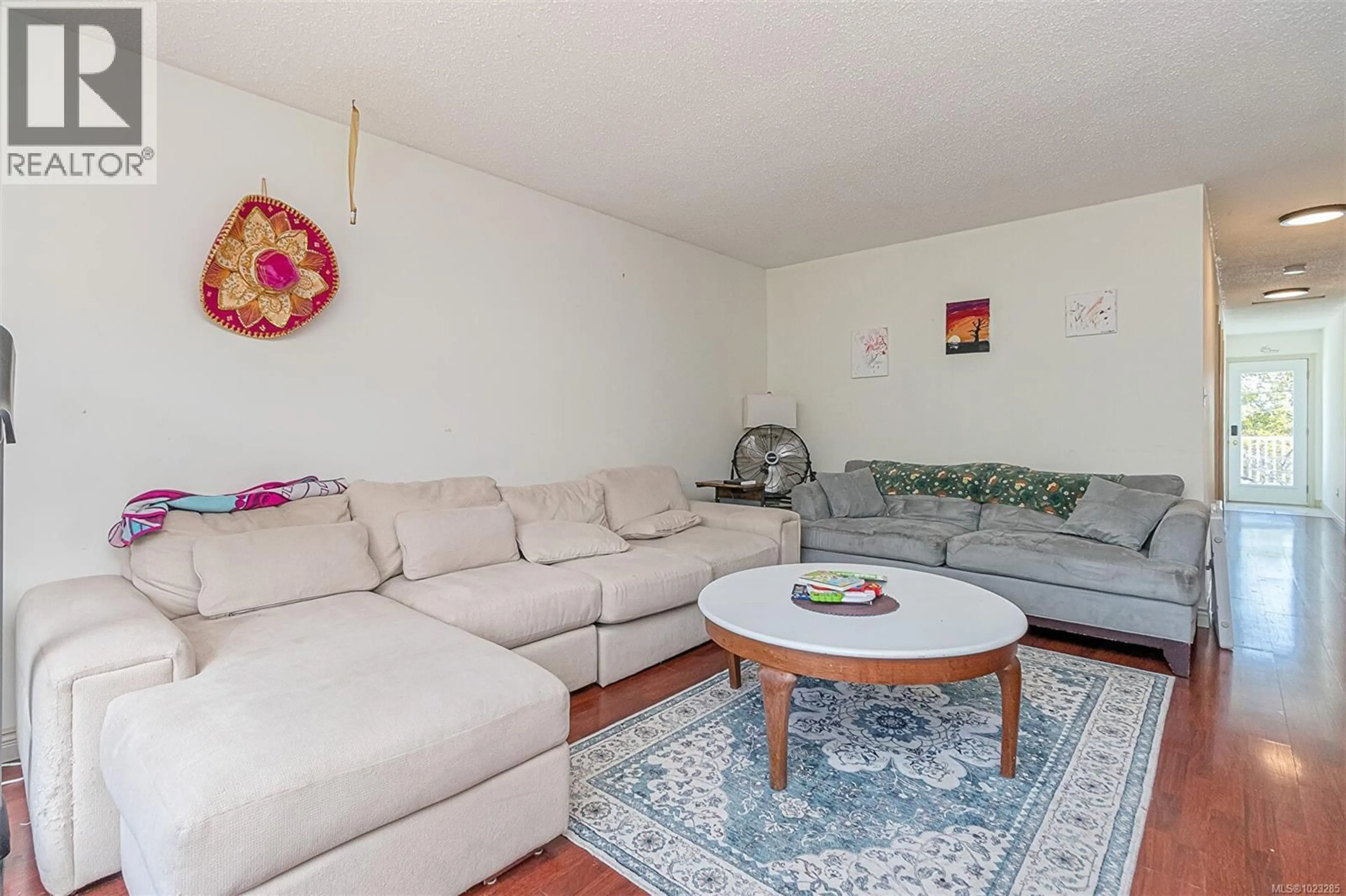 Living room with furniture, unknown for 546 WAKESIAH AVENUE, Nanaimo British Columbia V9R3L1