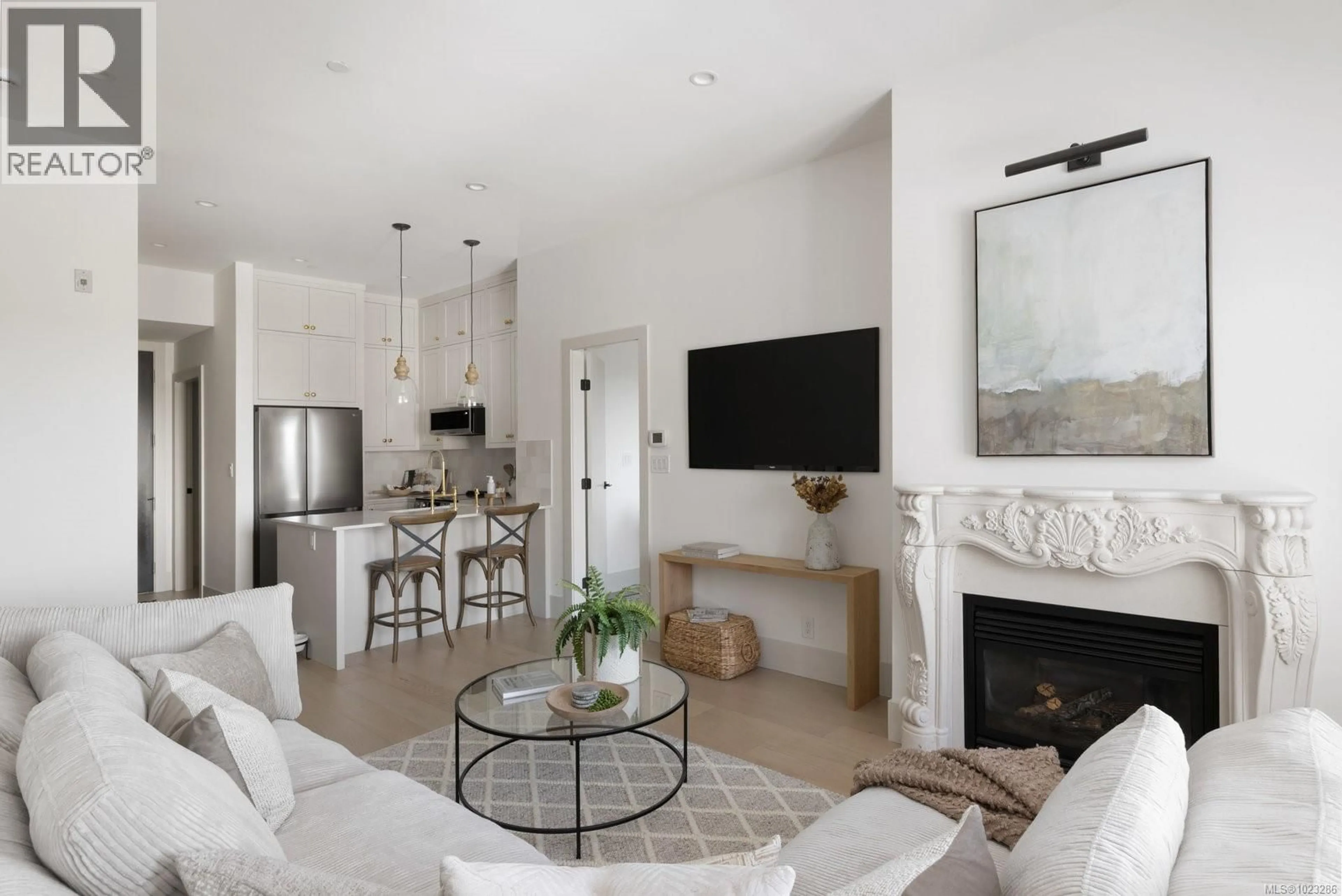 Living room with furniture, unknown for 403 - 1335 BEAR MOUNTAIN PARKWAY, Langford British Columbia V9B6T9