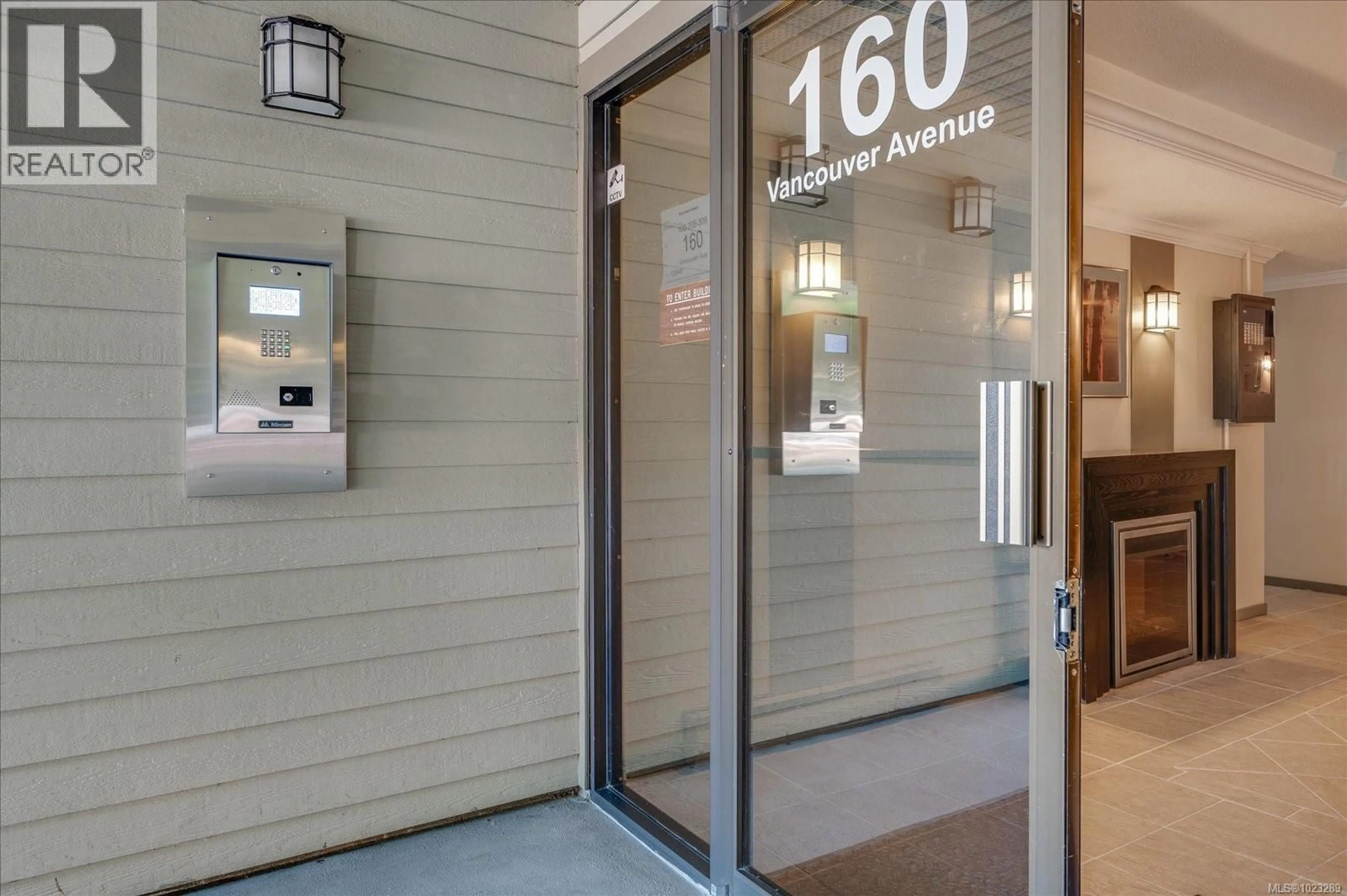 Indoor foyer for 308 - 160 VANCOUVER AVENUE, Nanaimo British Columbia V9S4E8