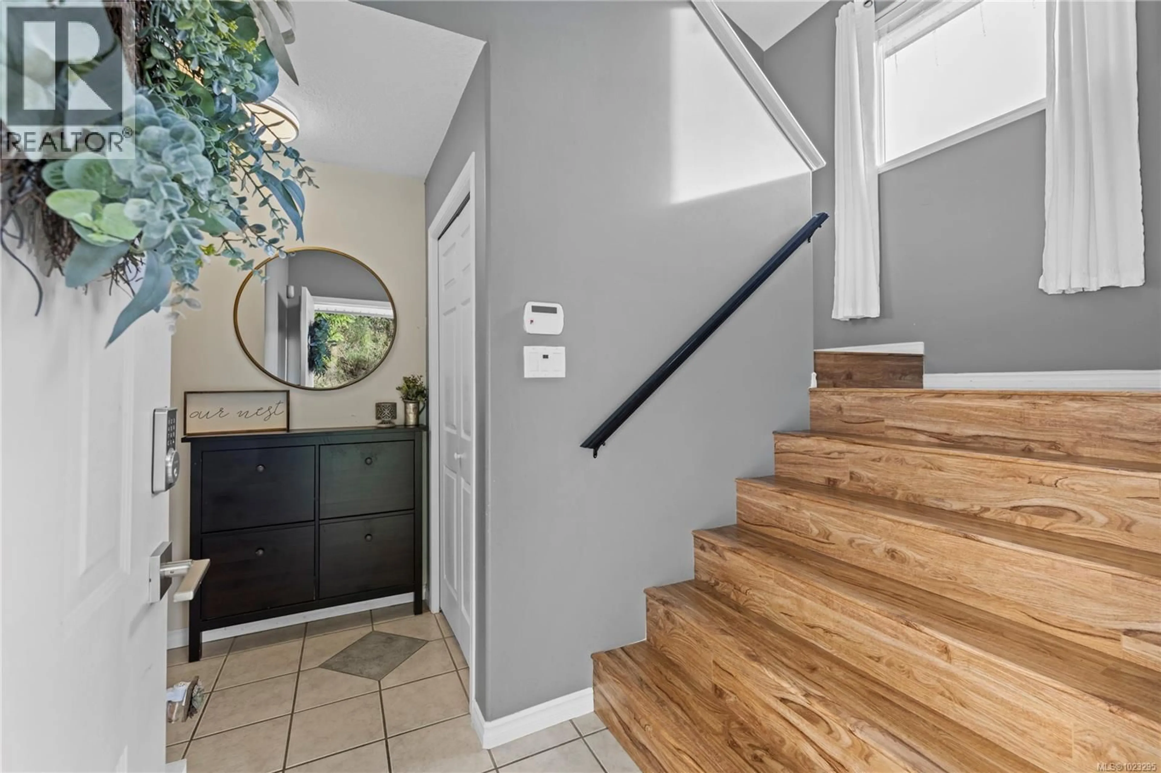 Indoor entryway for 5116 ARCADIA PLACE, Nanaimo British Columbia V9T6L6
