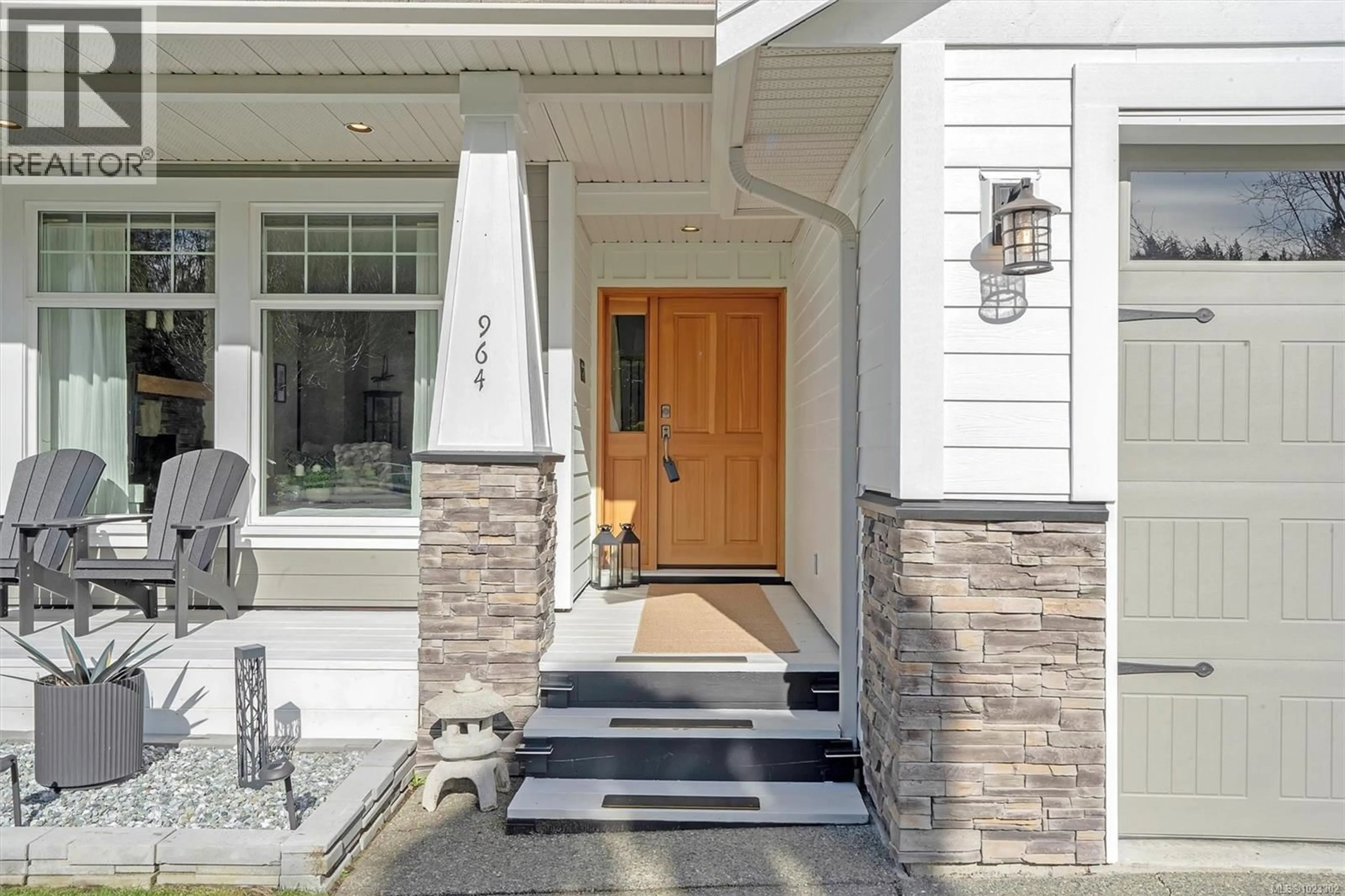 Indoor entryway for 964 GILLESPIE PLACE, Mill Bay British Columbia V8H1H6