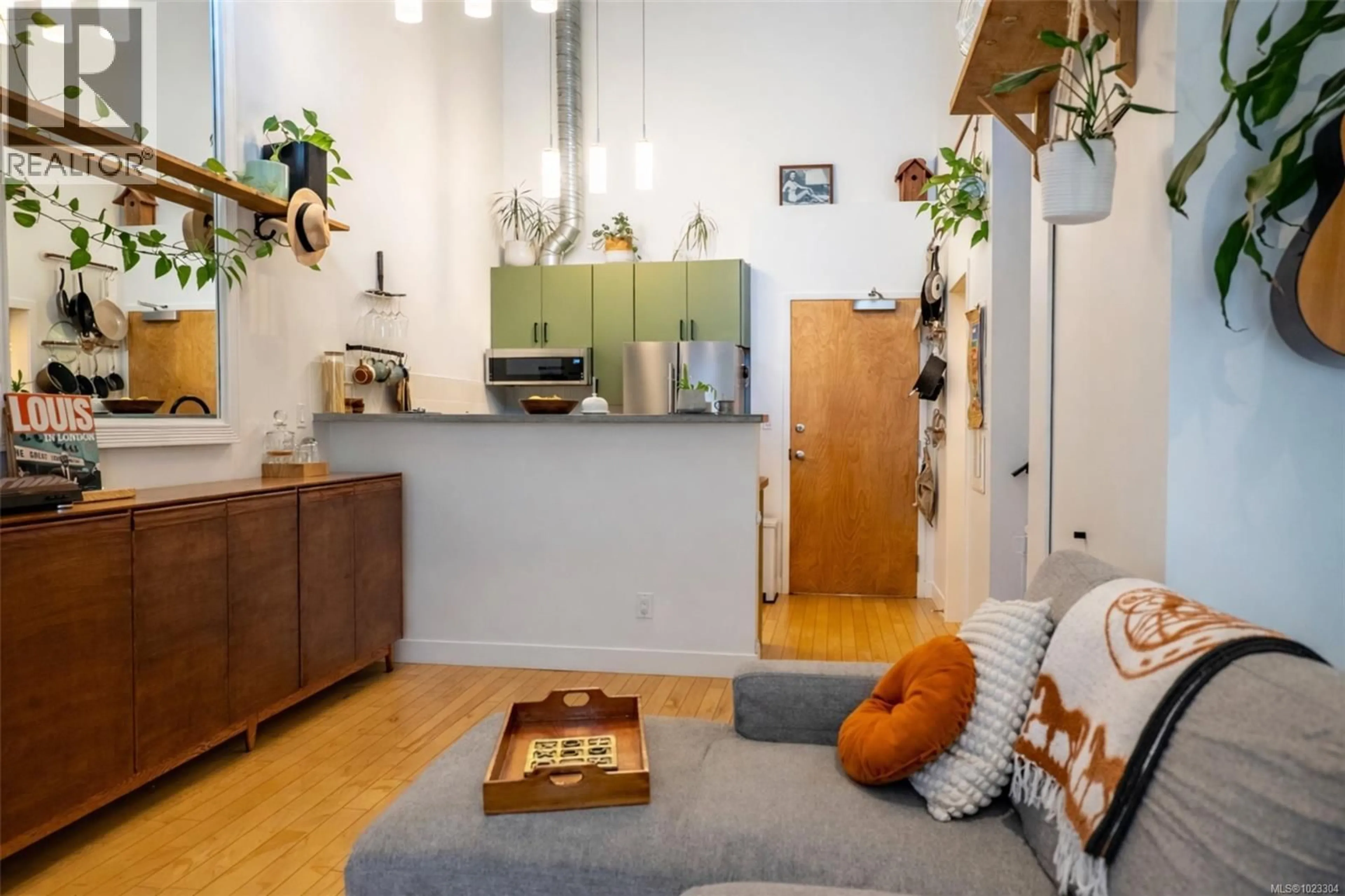 Living room with furniture, unknown for 4 - 797 TYEE ROAD, Victoria British Columbia V9A7R4