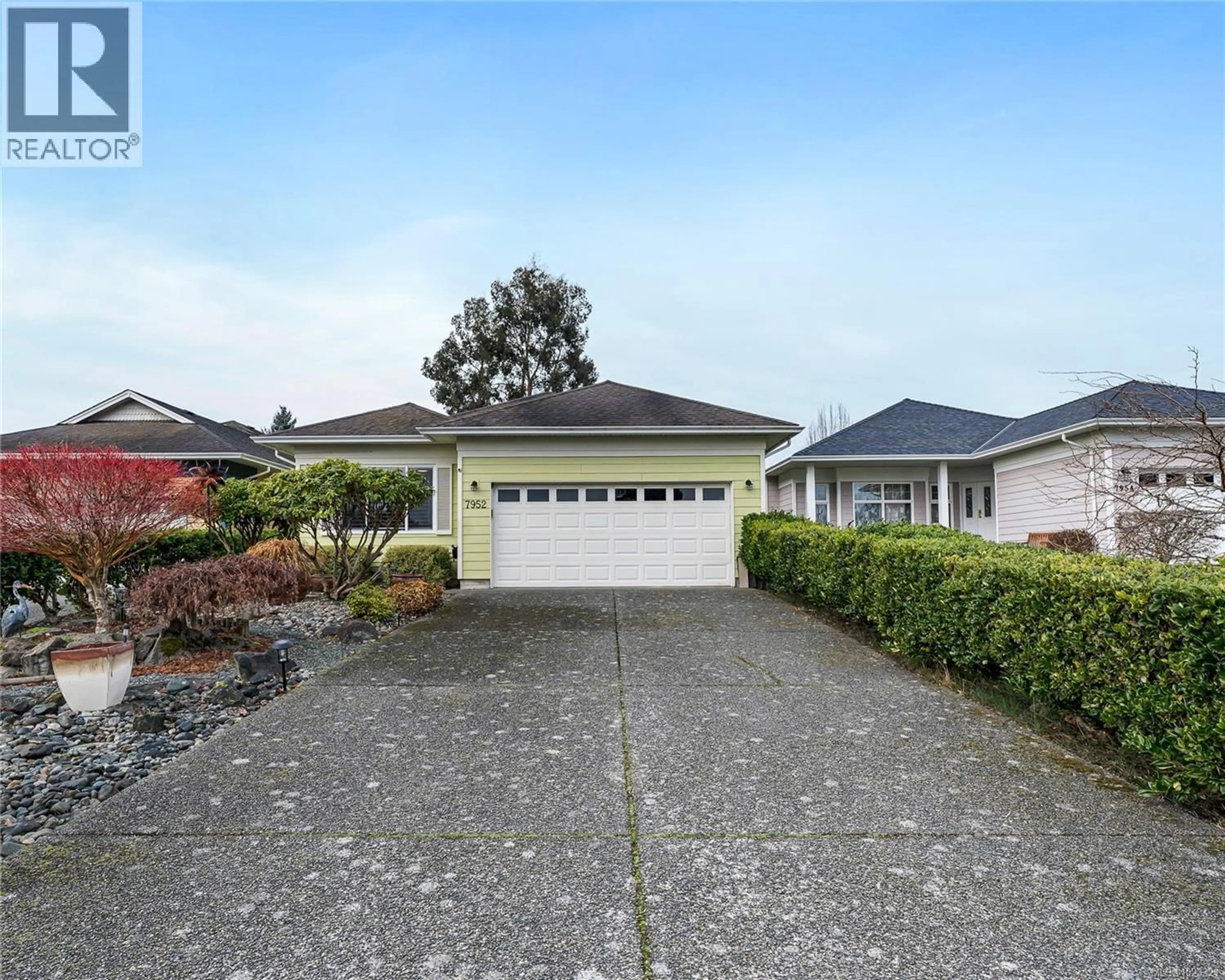 A pic from outside/outdoor area/front of a property/back of a property/a pic from drone, street for 7952 POLO PARK CRESCENT, Central Saanich British Columbia V8M2J4