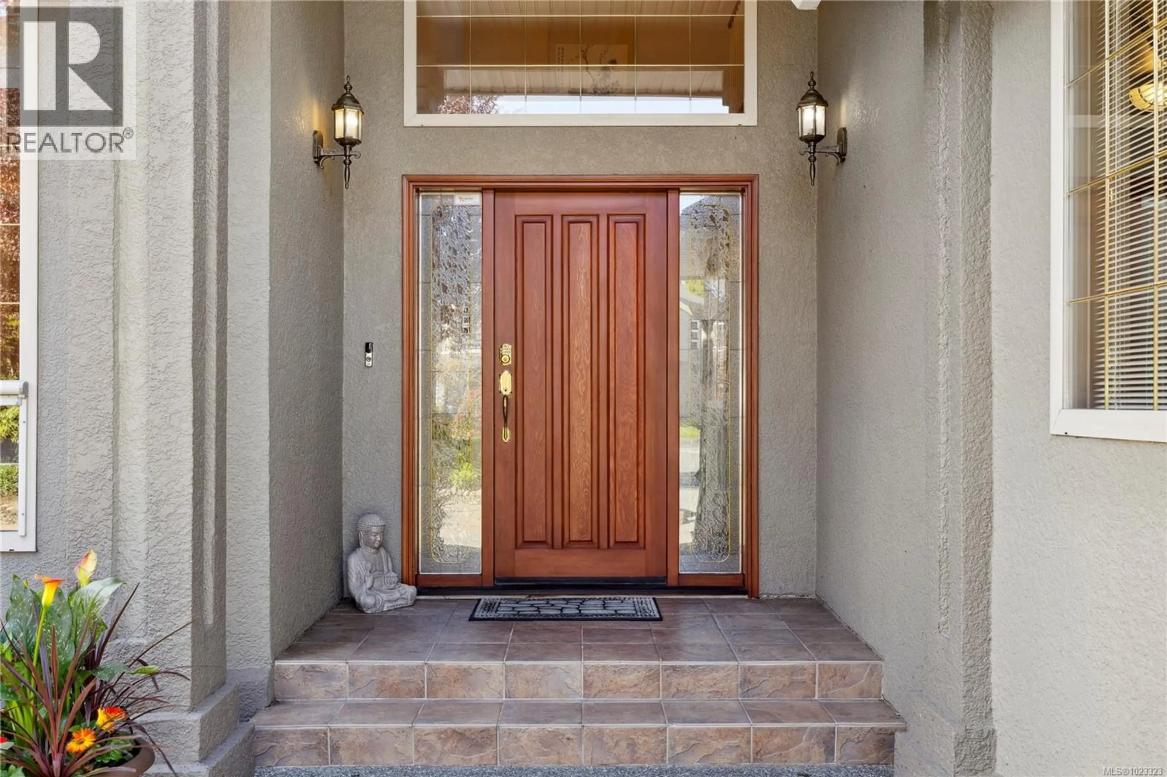 Indoor entryway for 5331 BAYSHORE DRIVE, Nanaimo British Columbia V9V1R4