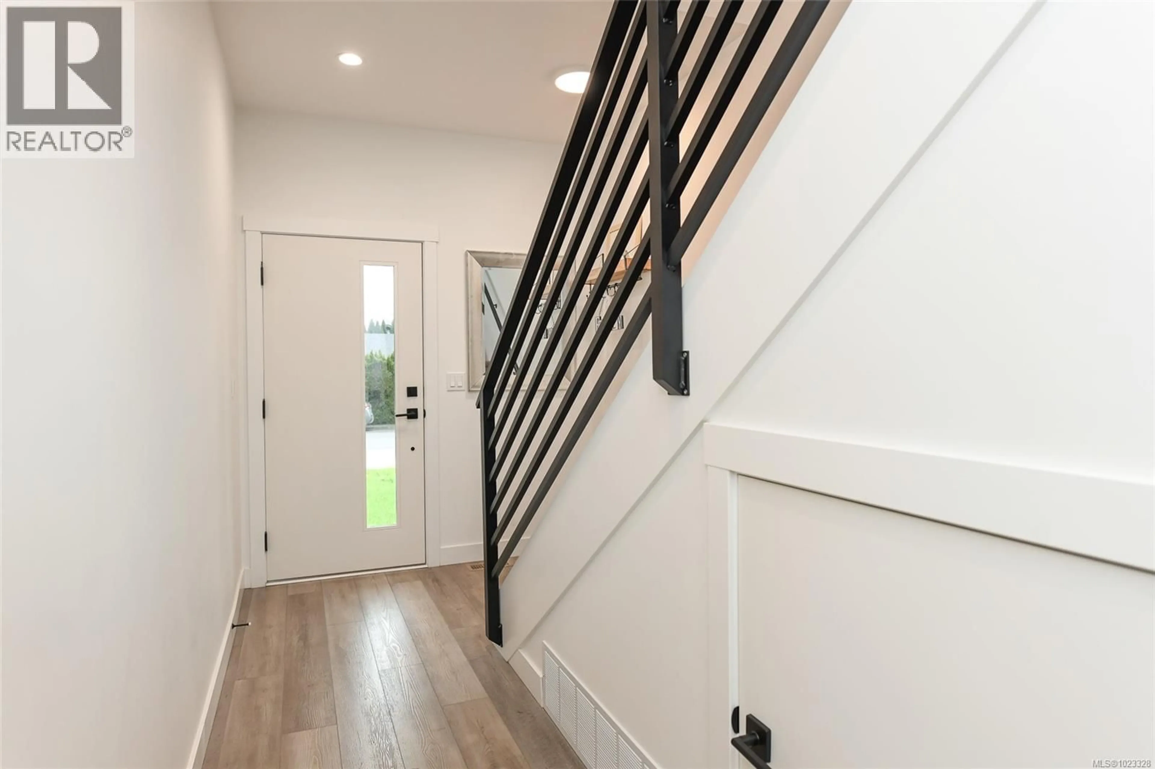 Indoor entryway for A - 2155 COUSINS AVENUE, Courtenay British Columbia V9N3N6