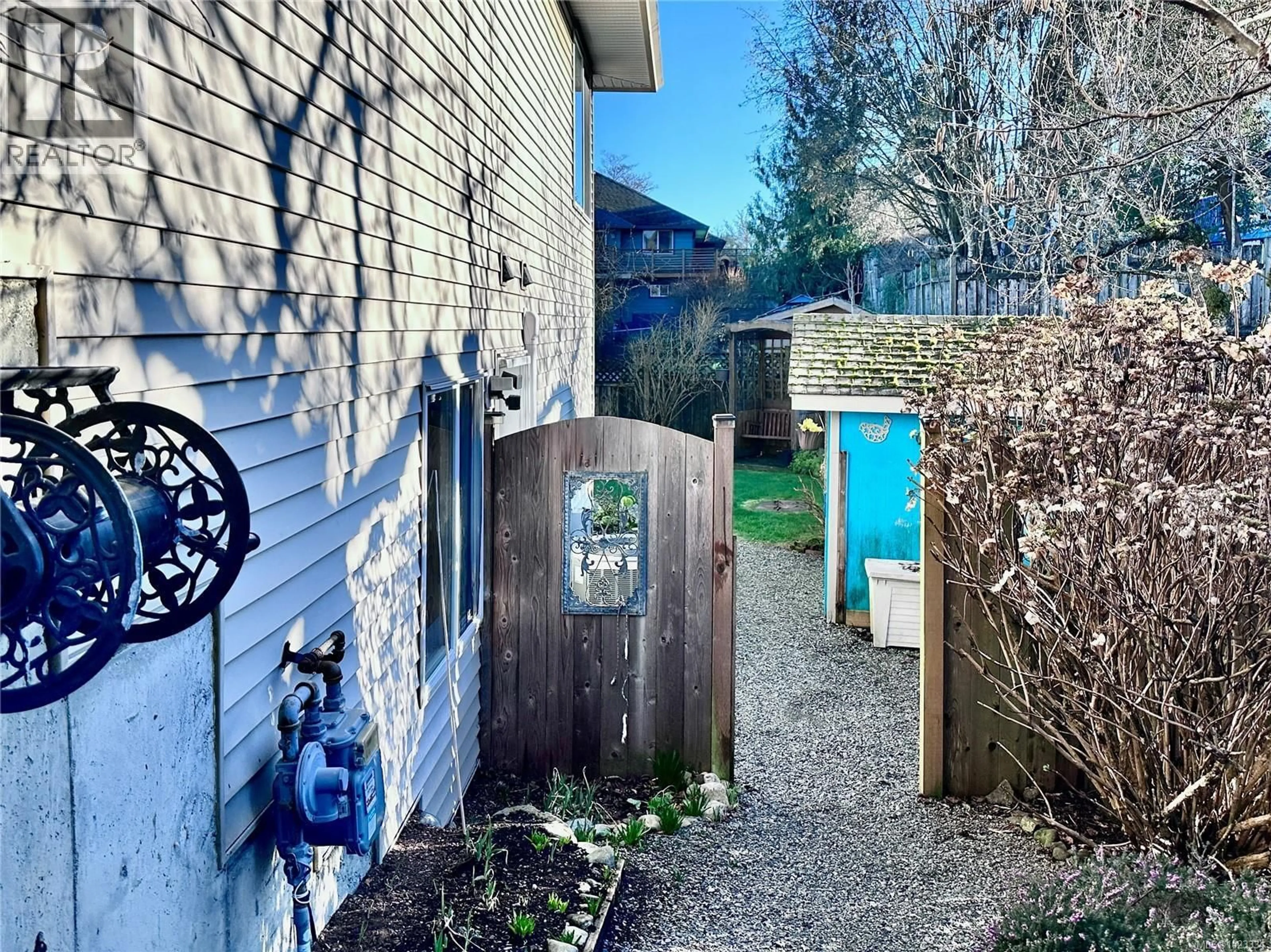 A pic from outside/outdoor area/front of a property/back of a property/a pic from drone, street for B - 111 GIFFORD ROAD, Ladysmith British Columbia V9G1A2