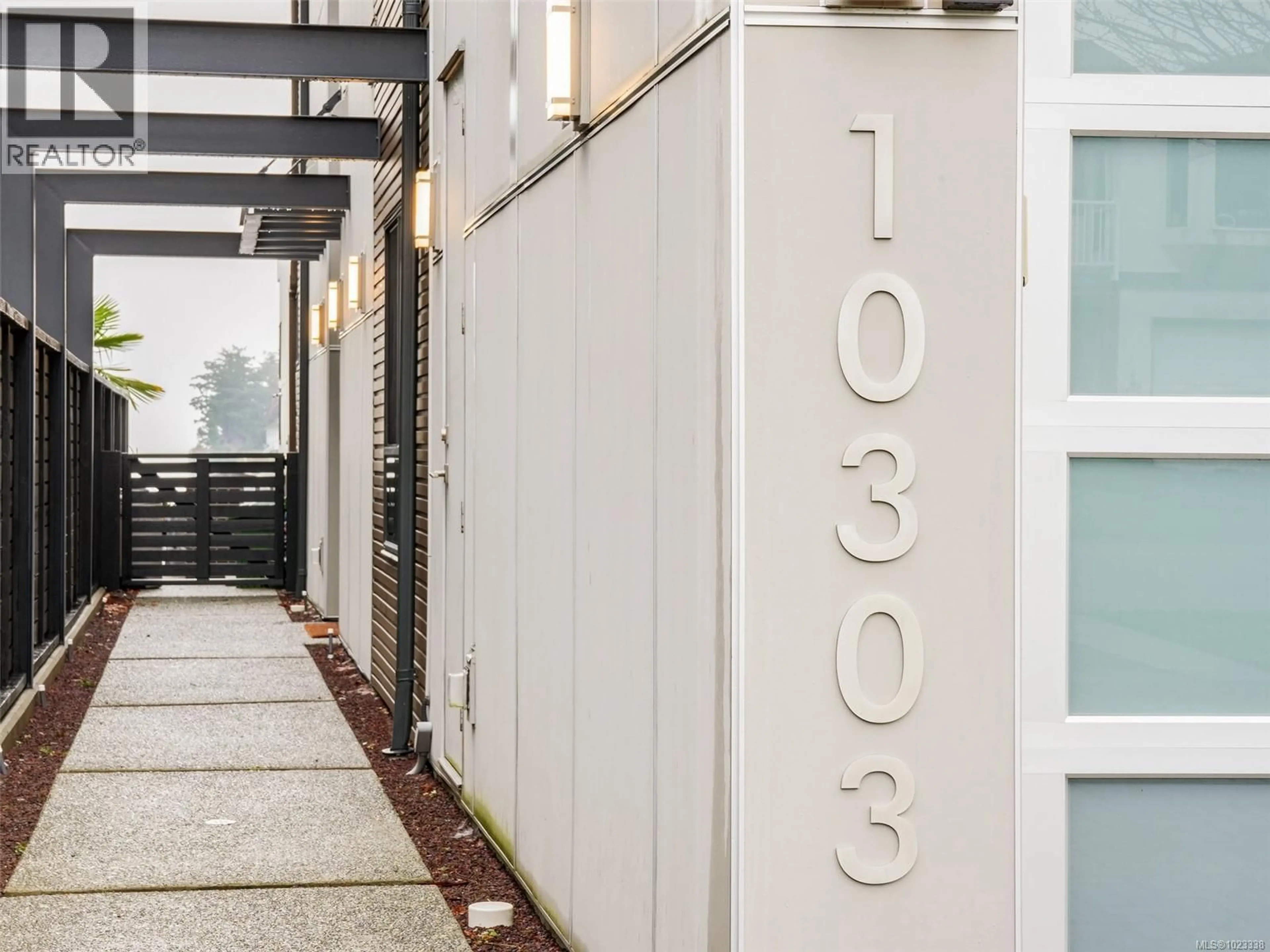 Indoor entryway for 10303 RESTHAVEN DRIVE, Sidney British Columbia V8L3H2