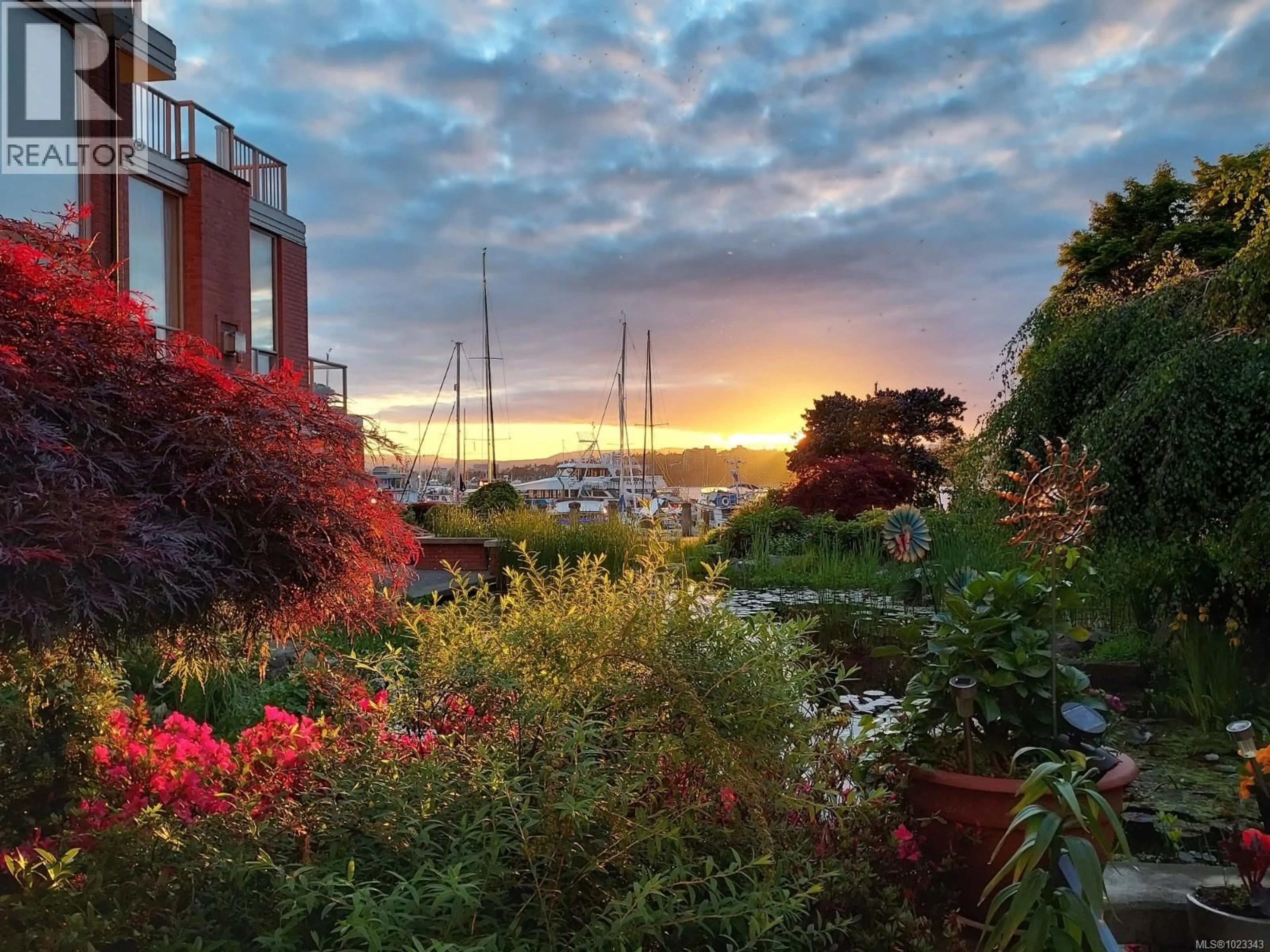 Patio, water/lake/river/ocean view for 105 - 636 MONTREAL STREET, Victoria British Columbia V8V4Y1