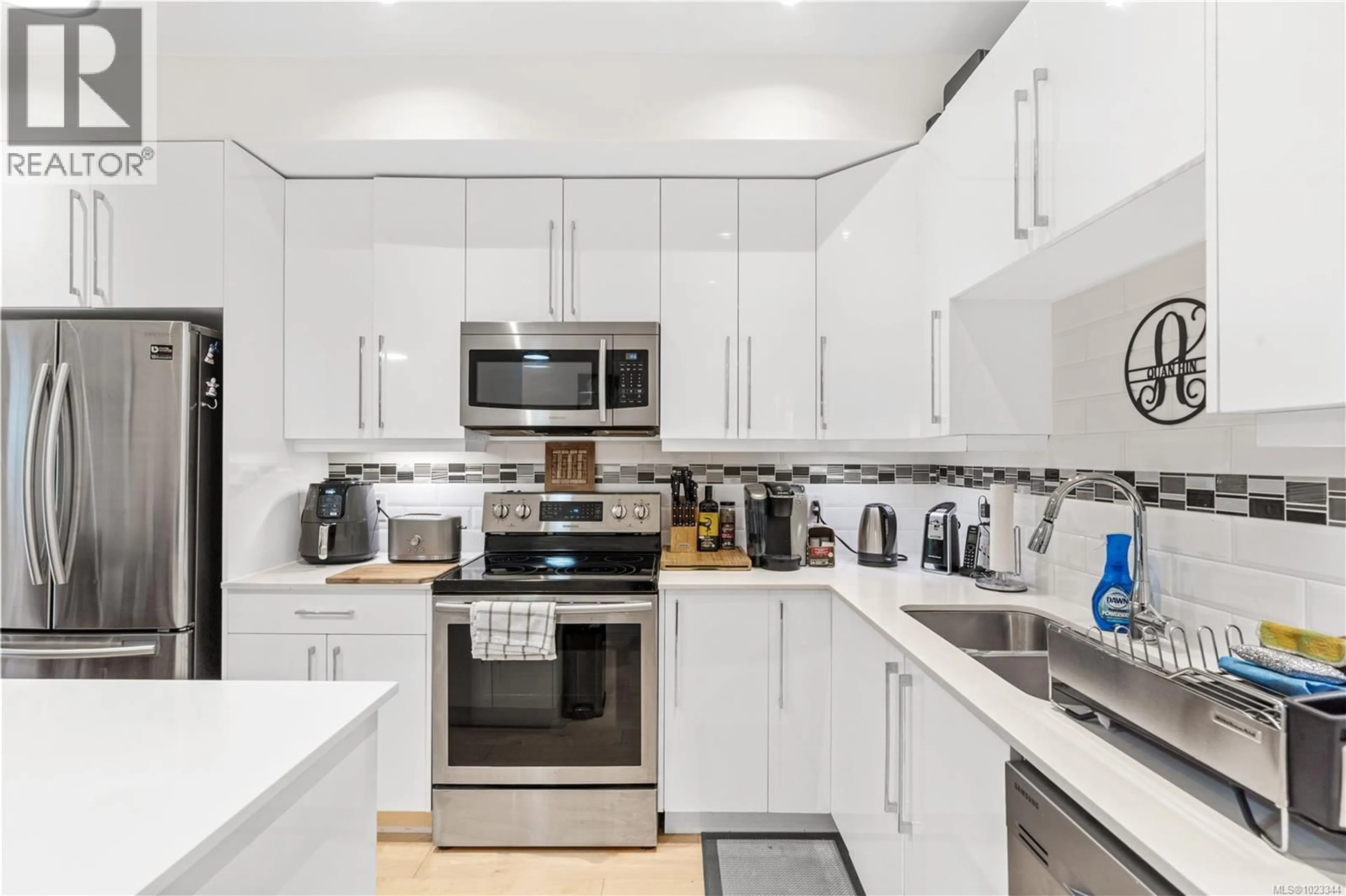 Standard kitchen, unknown for 153 - 300 PHELPS AVENUE, Langford British Columbia V9B6L3