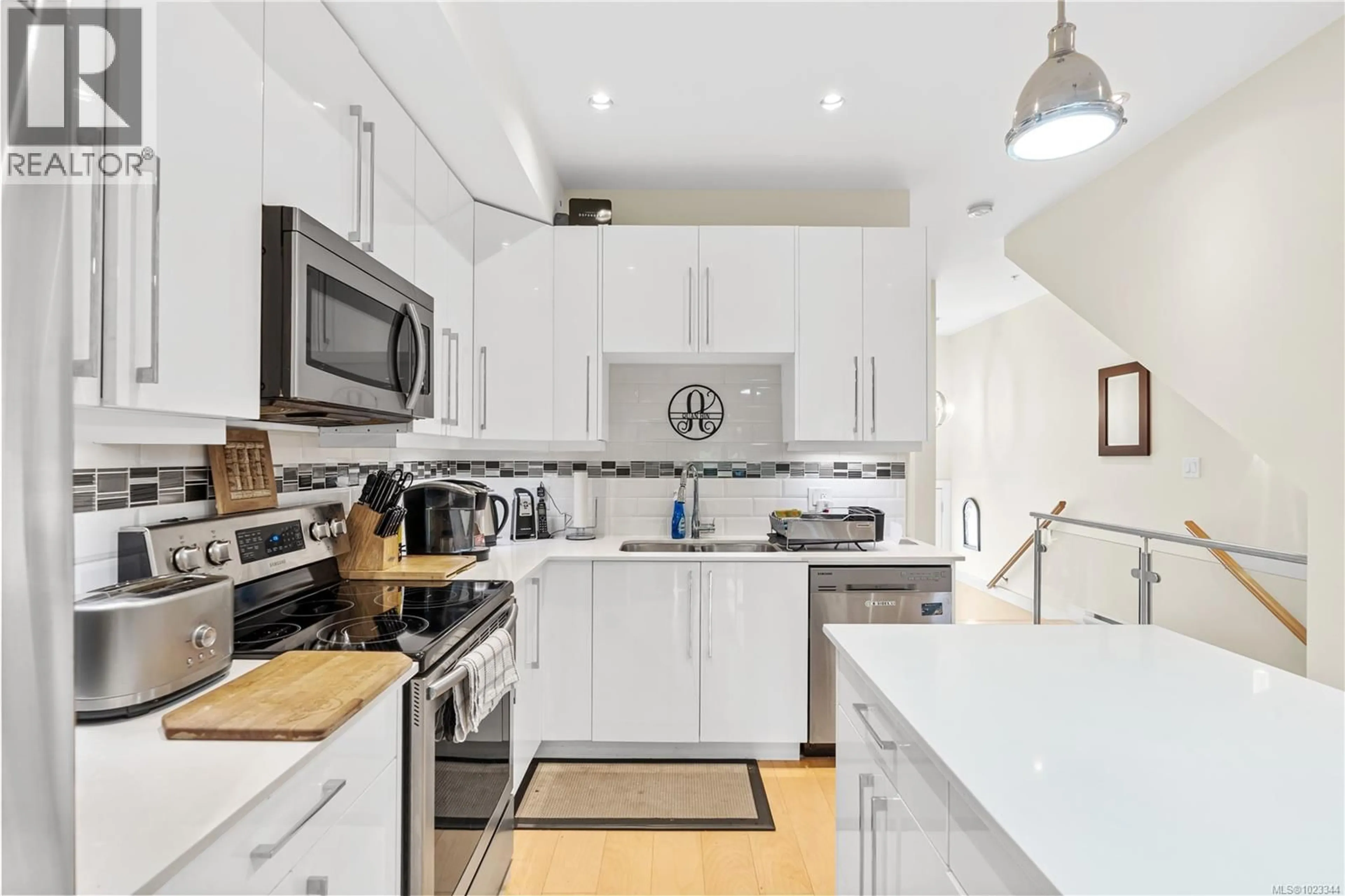 Open concept kitchen, ceramic/tile floor for 153 - 300 PHELPS AVENUE, Langford British Columbia V9B6L3