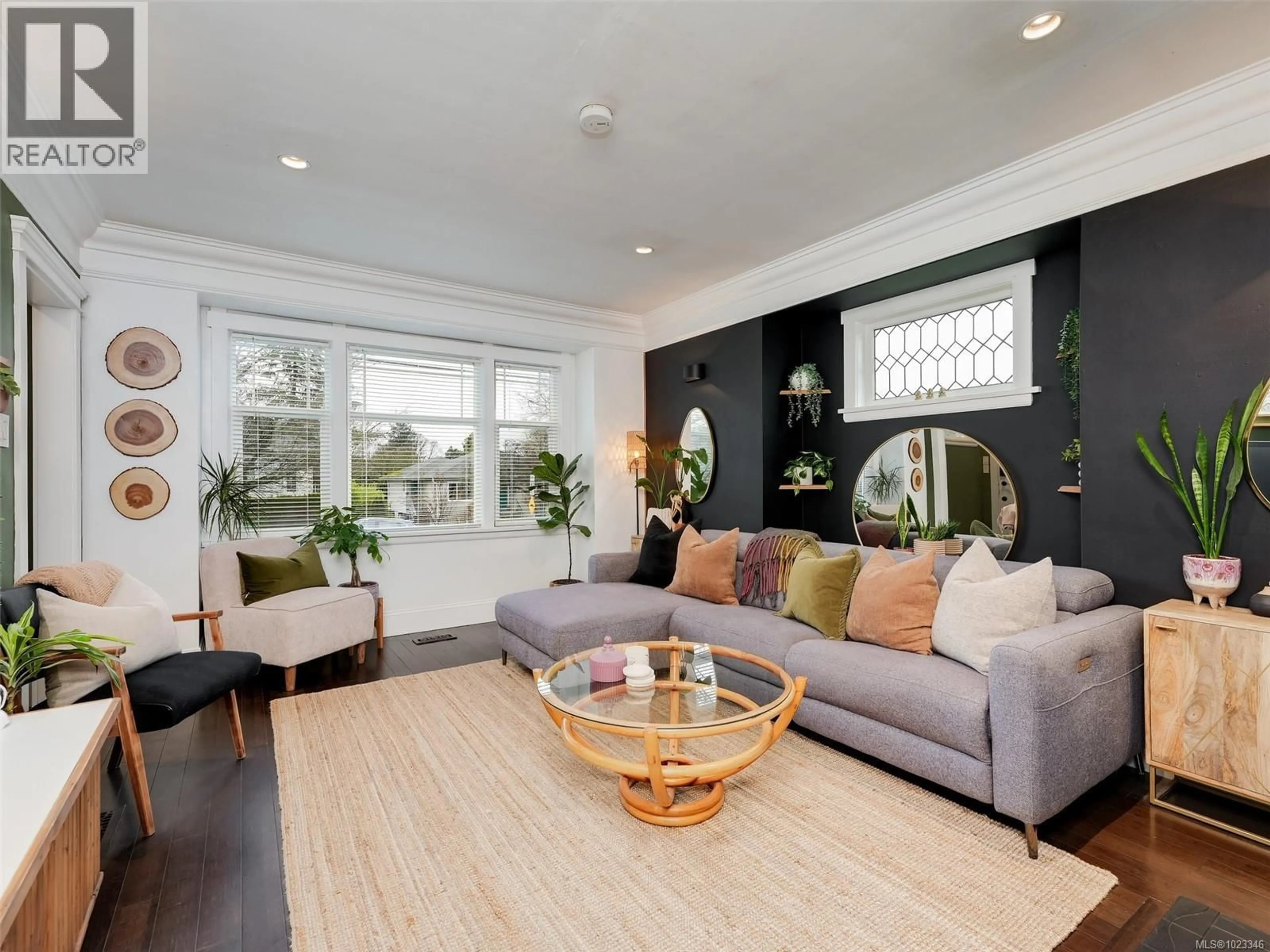 Living room with furniture, unknown for 3115 SOMERSET STREET, Victoria British Columbia V8X1C8