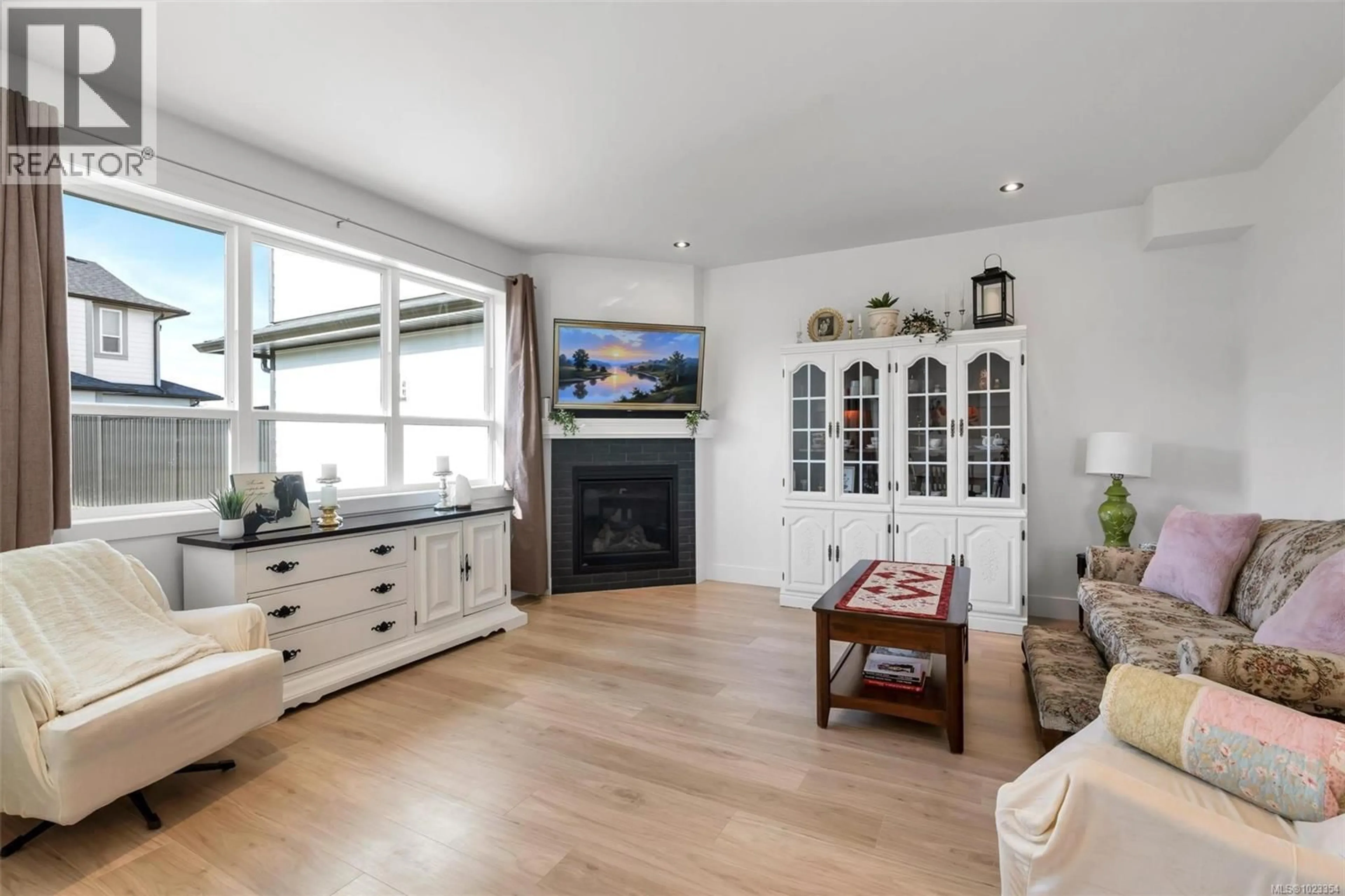 Living room with furniture, wood/laminate floor for 4356 BAINS MILL ROAD, Duncan British Columbia V9L4G5