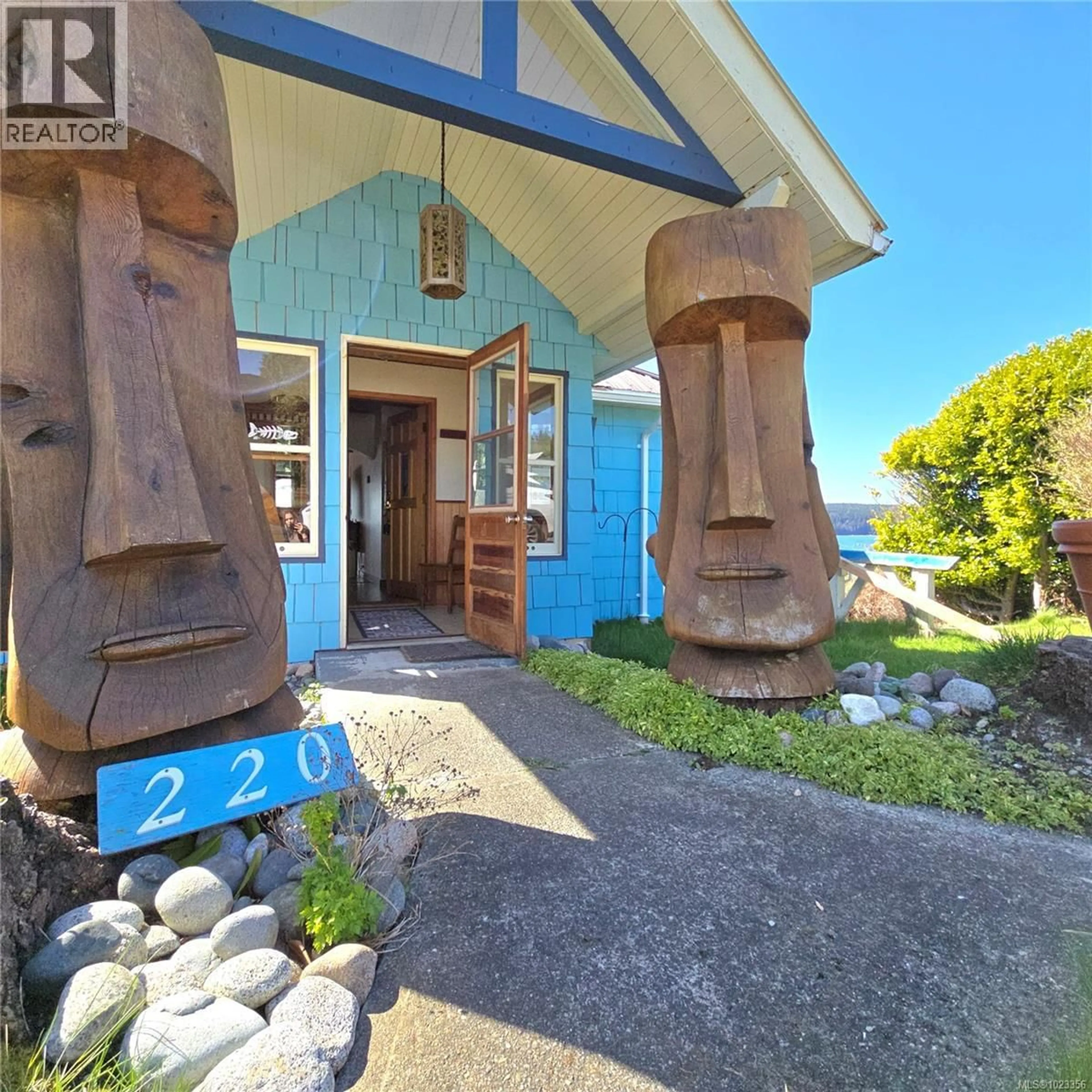 Indoor foyer for 220 1ST STREET, Sointula British Columbia V0N3E0