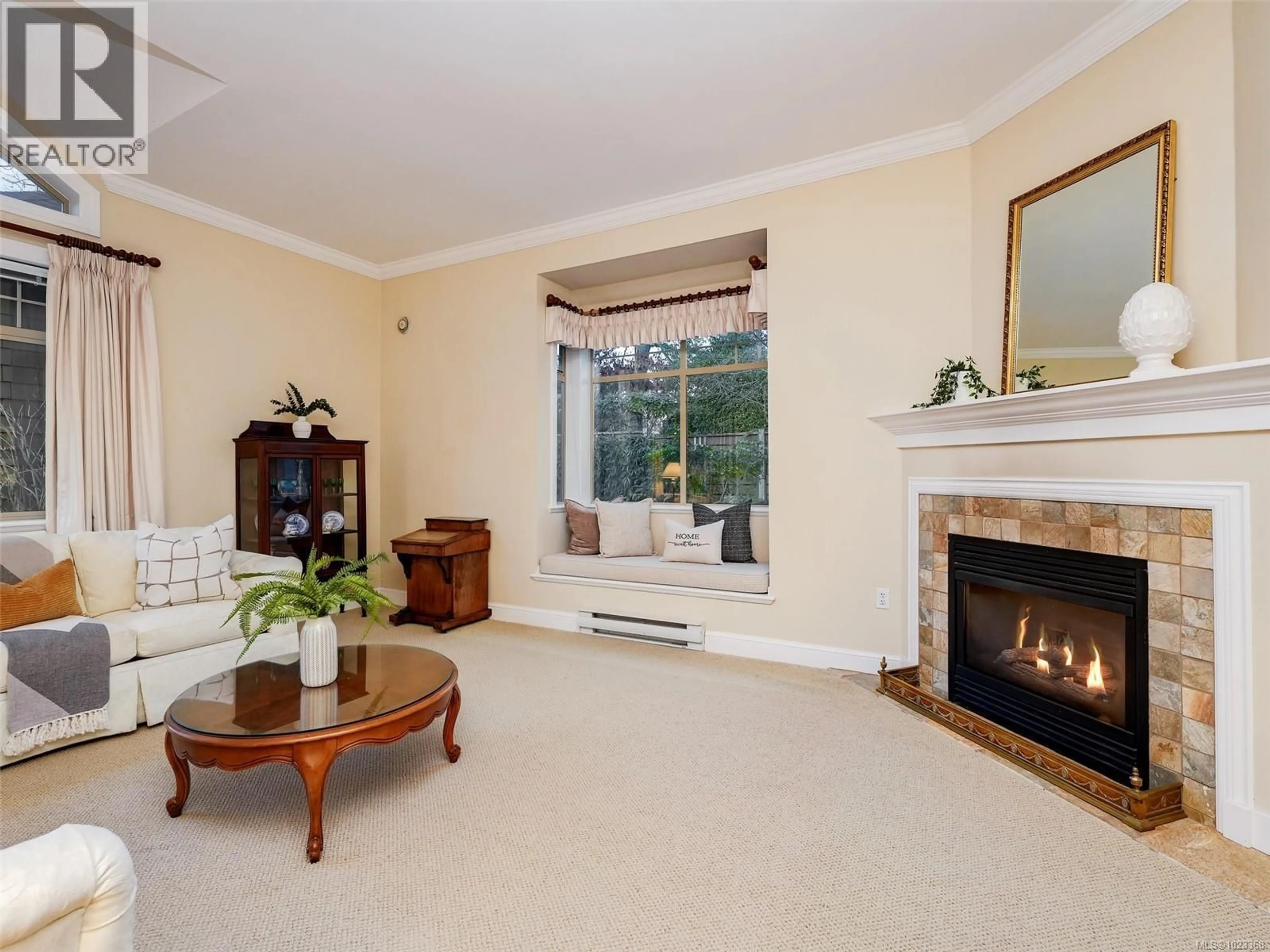 Living room with furniture, unknown for 2 - 2573 KILGARY PLACE, Saanich British Columbia V8W1J2